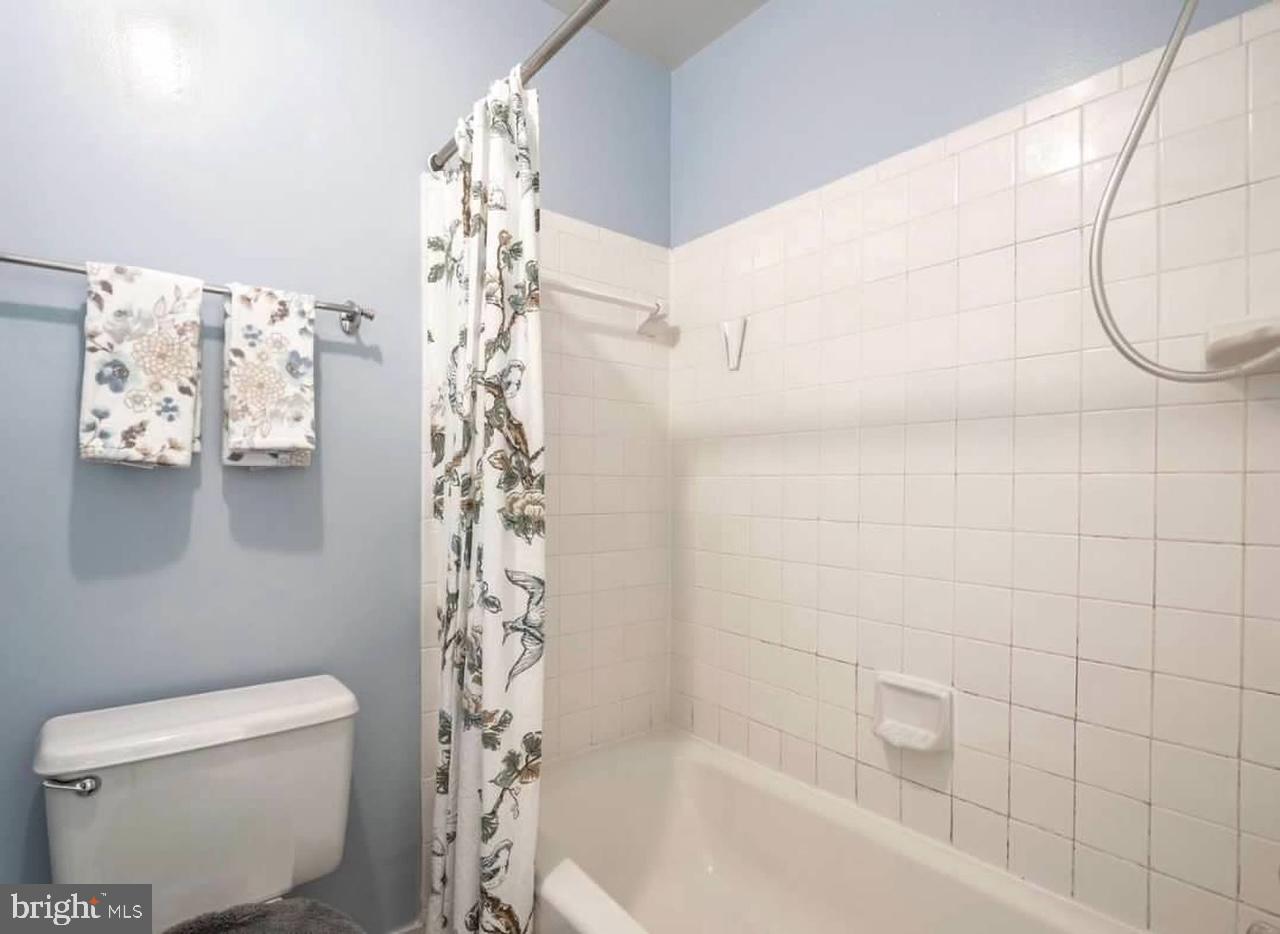 CHRISTOPHER COURT - Residential