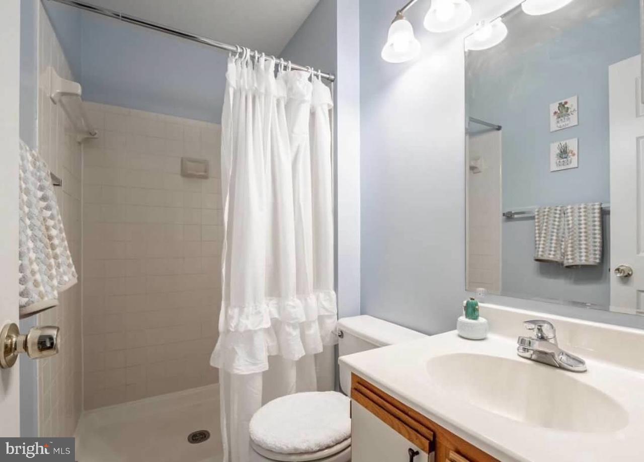 CHRISTOPHER COURT - Residential