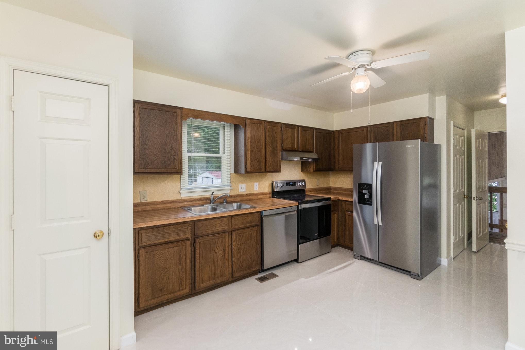 VISTA WOODS - Residential Lease