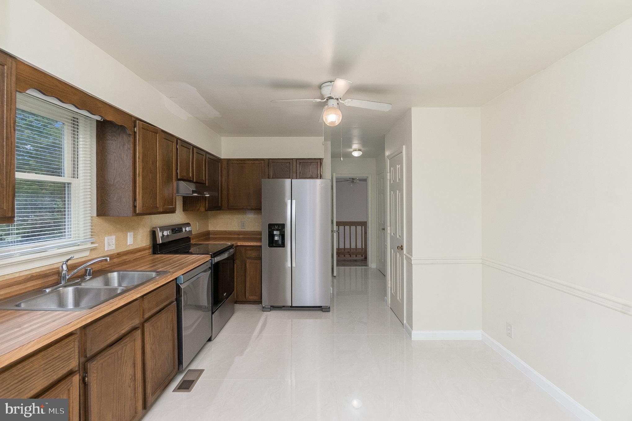 VISTA WOODS - Residential Lease