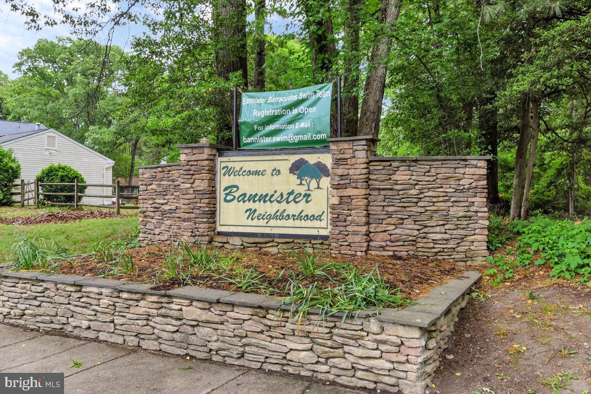 2266 EASTON COURT