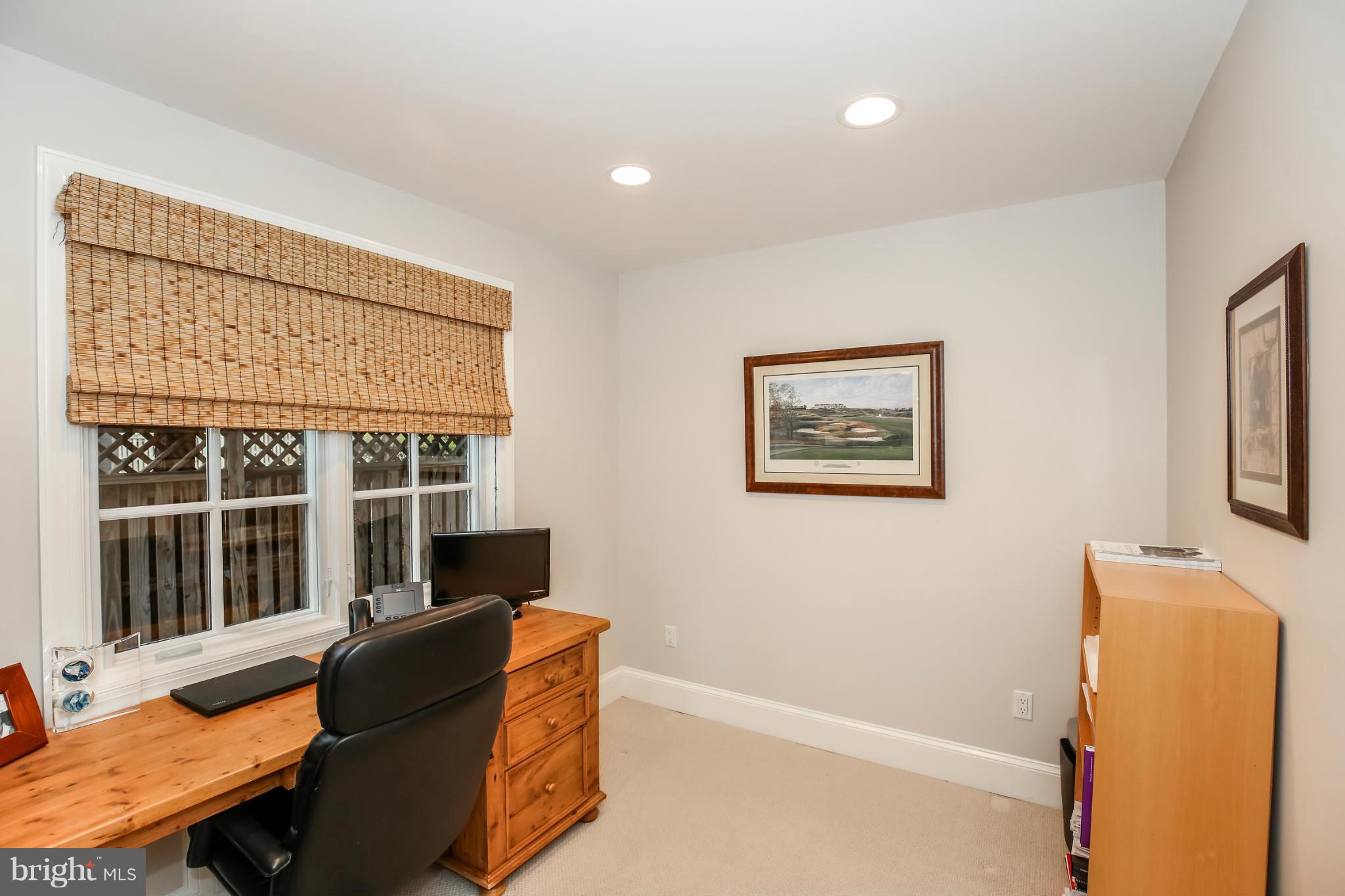 WHITEHALL MANOR - Residential