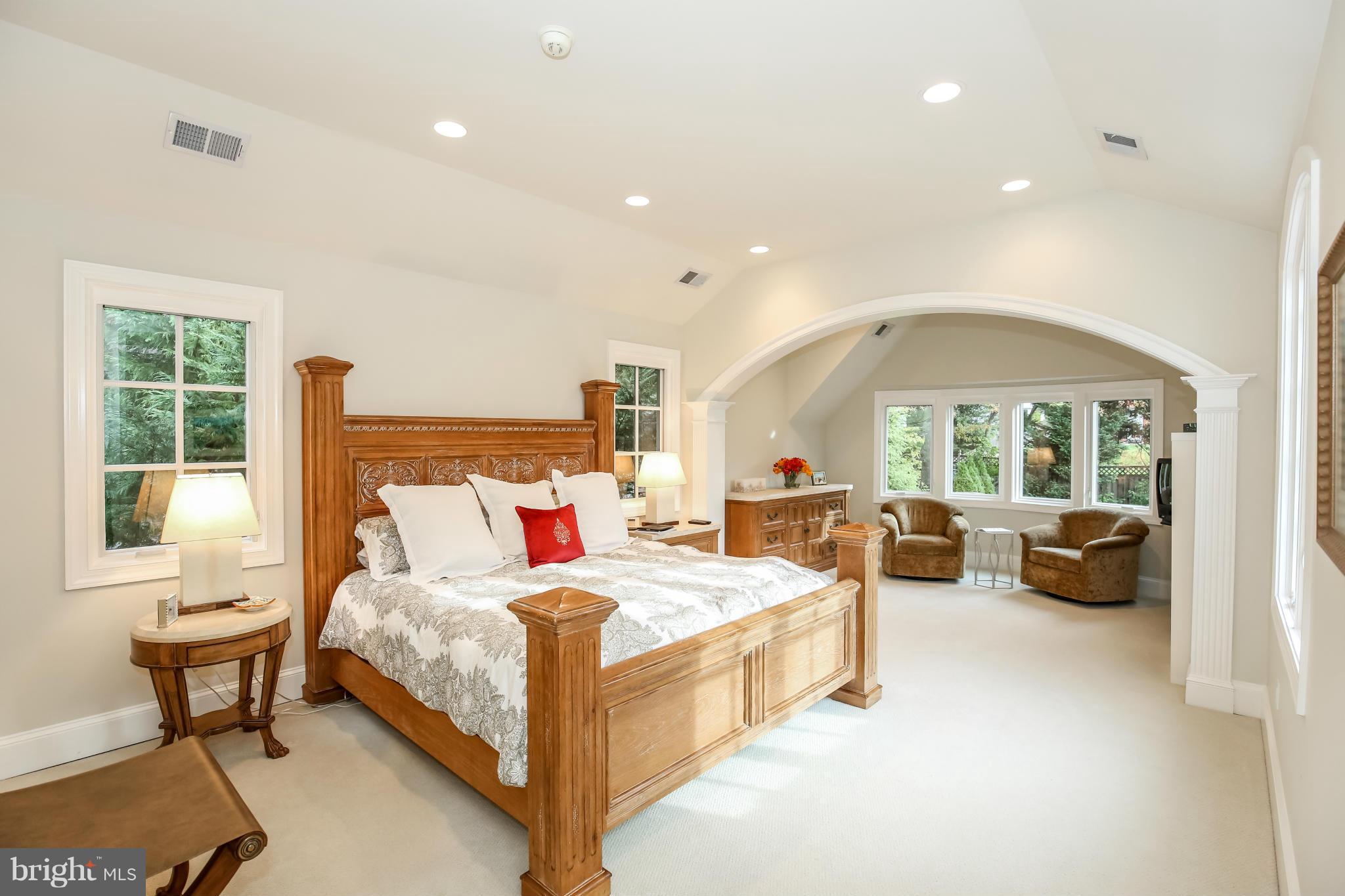 WHITEHALL MANOR - Residential