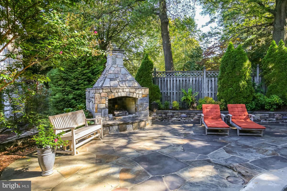 WHITEHALL MANOR - Residential