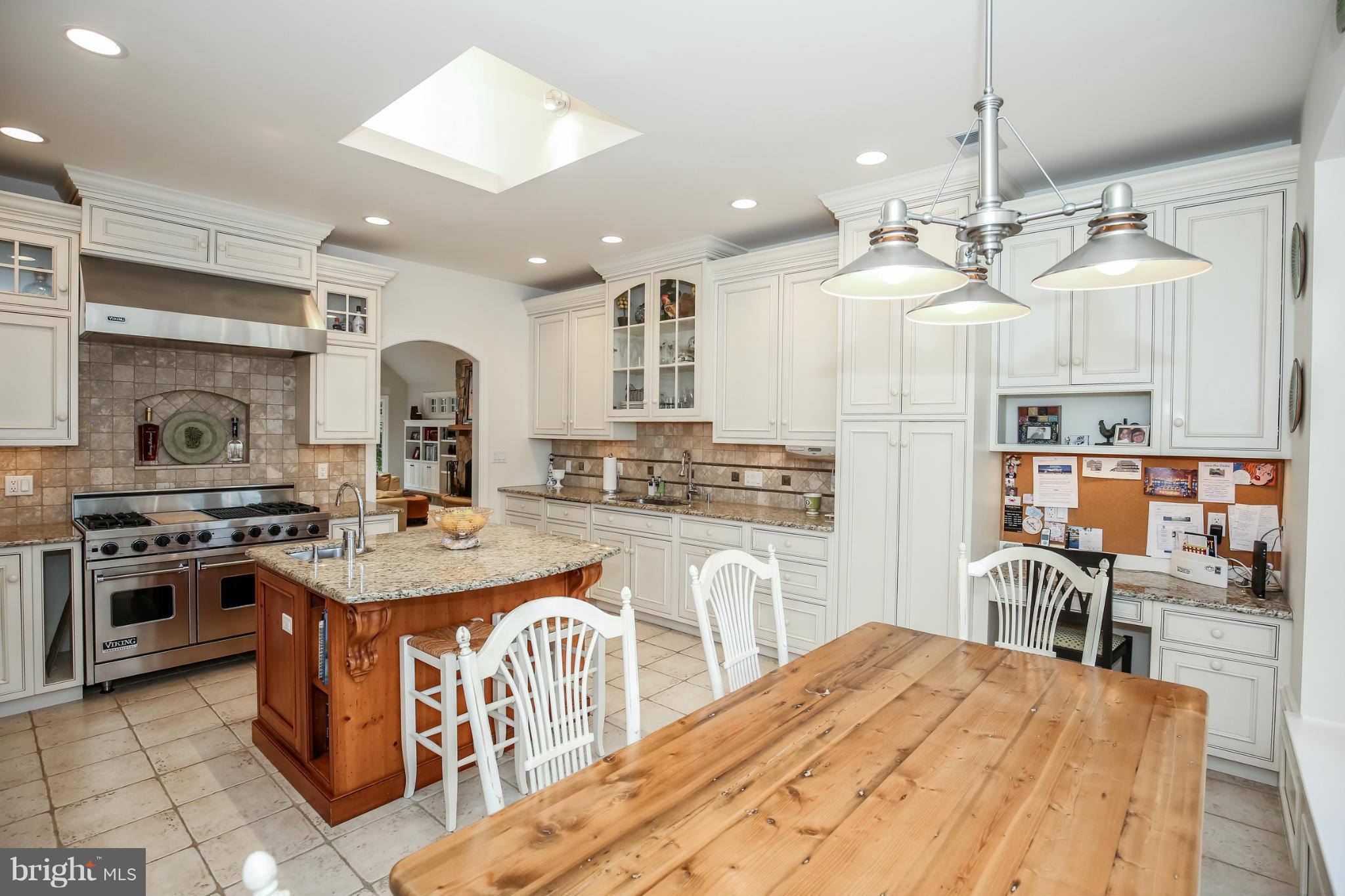 WHITEHALL MANOR - Residential