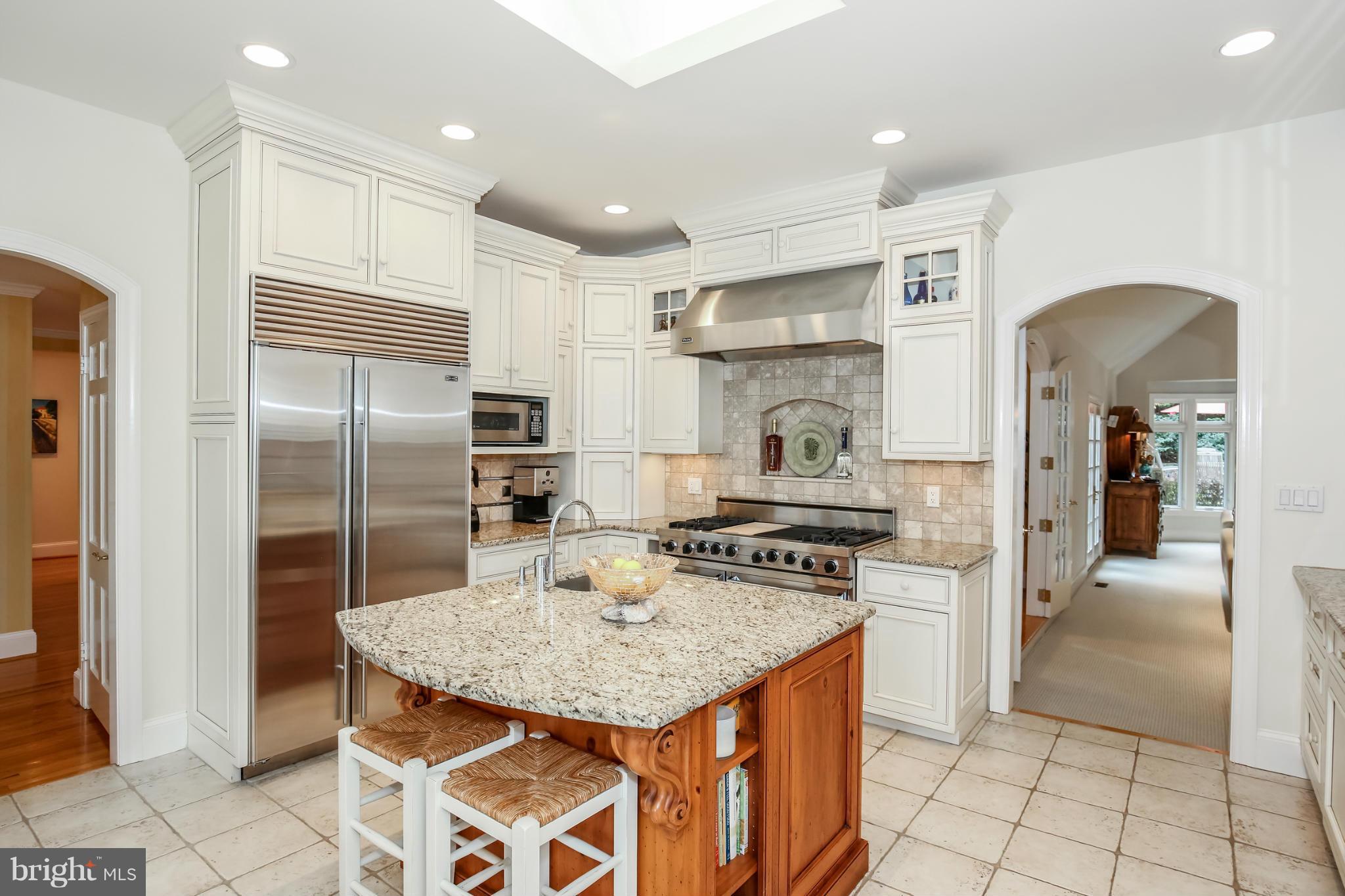 WHITEHALL MANOR - Residential