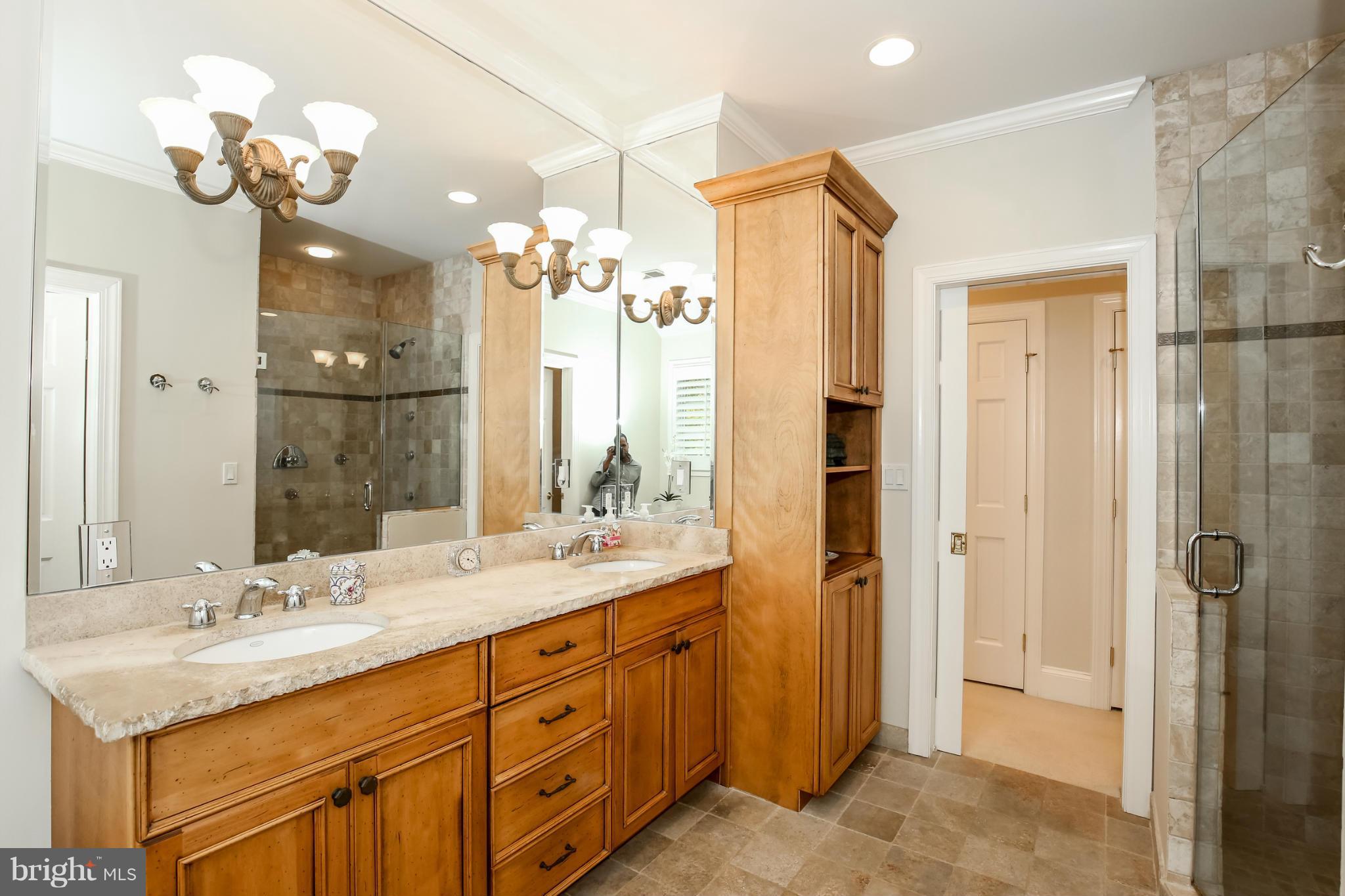 WHITEHALL MANOR - Residential