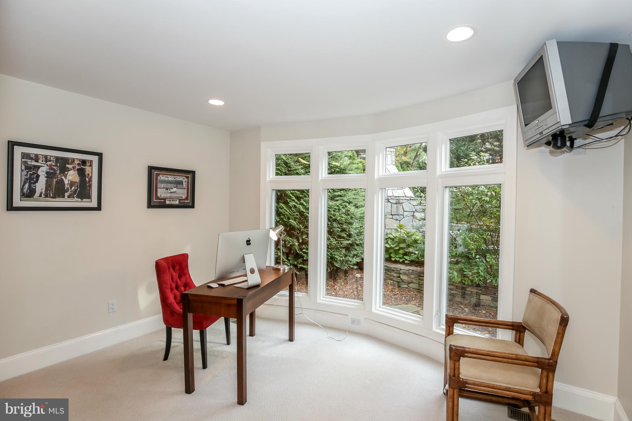 WHITEHALL MANOR - Residential