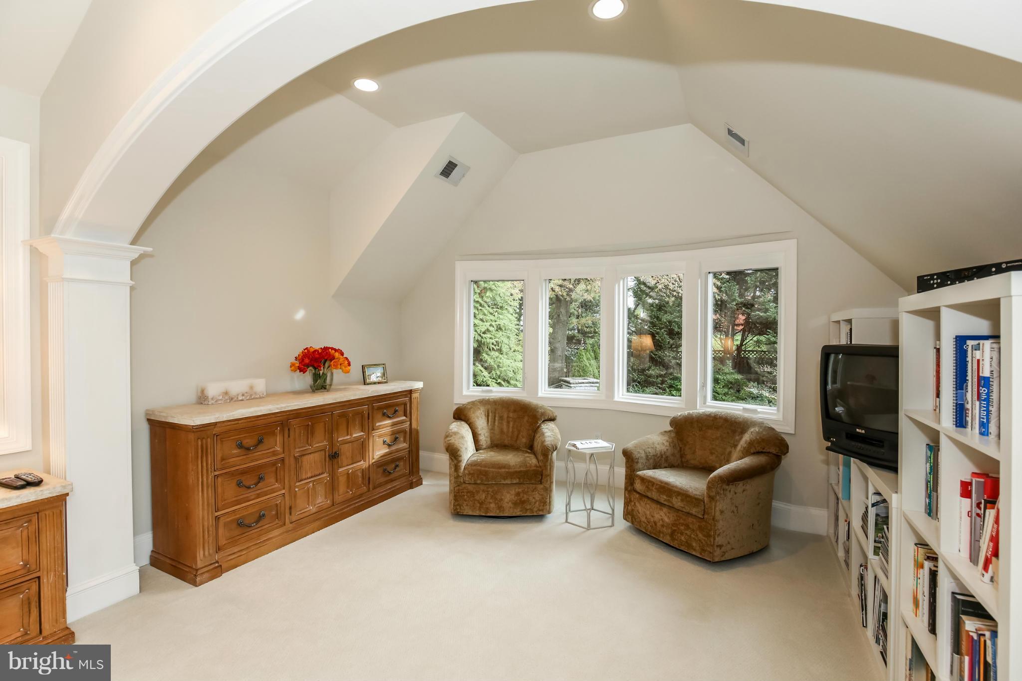 WHITEHALL MANOR - Residential