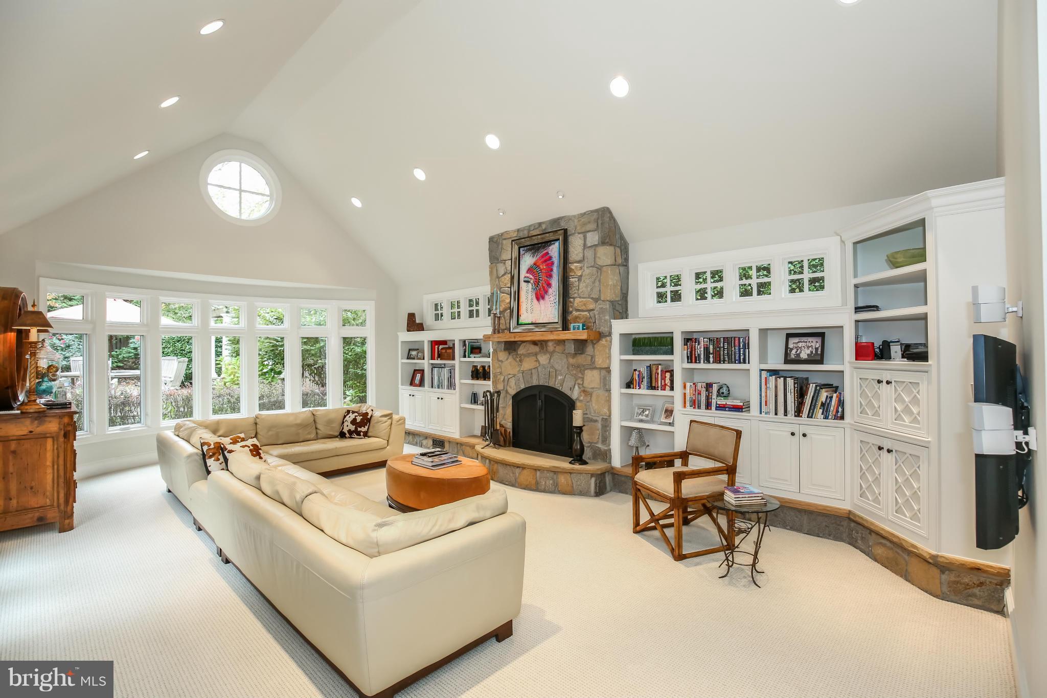 WHITEHALL MANOR - Residential