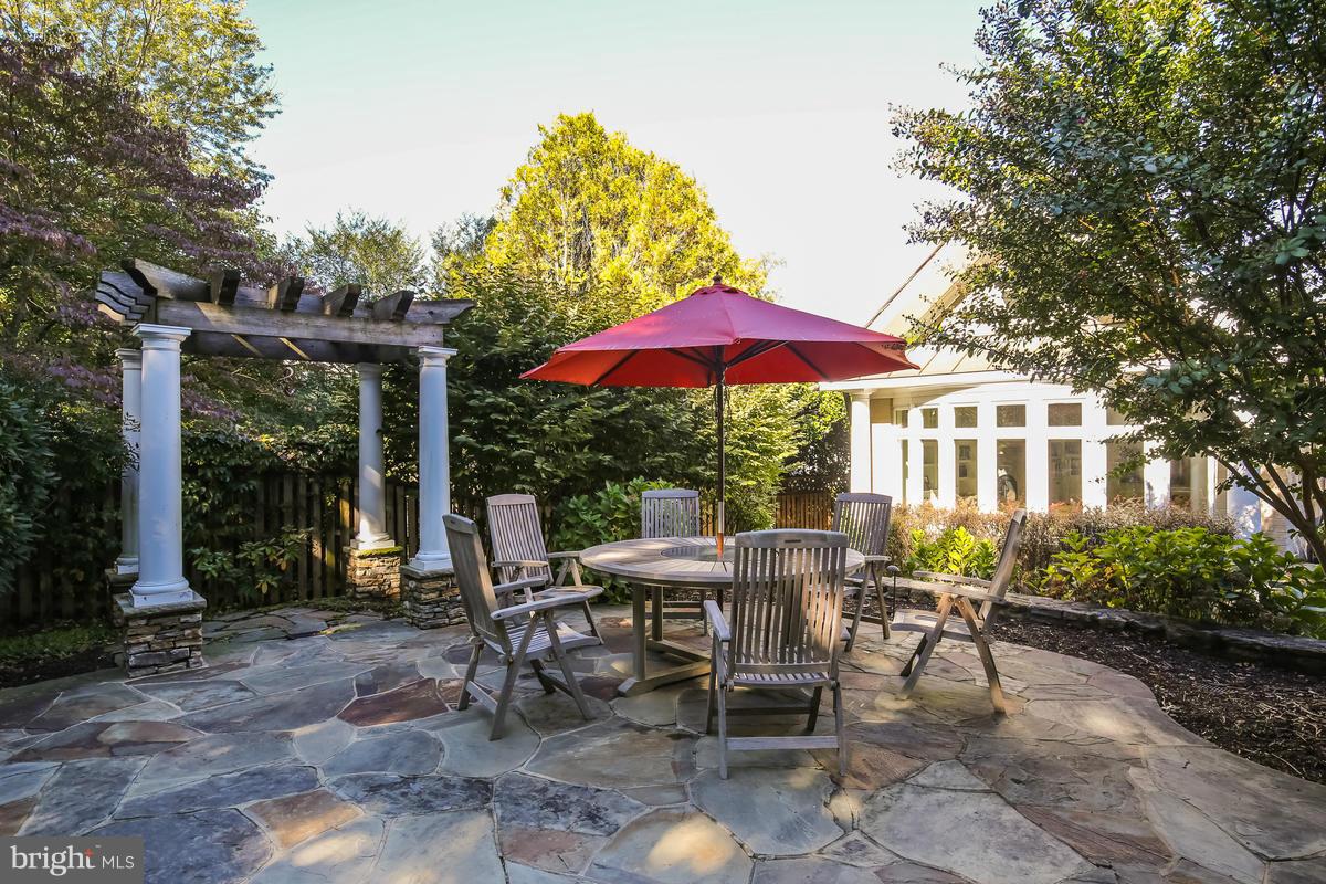 WHITEHALL MANOR - Residential