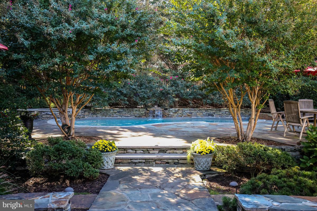 WHITEHALL MANOR - Residential