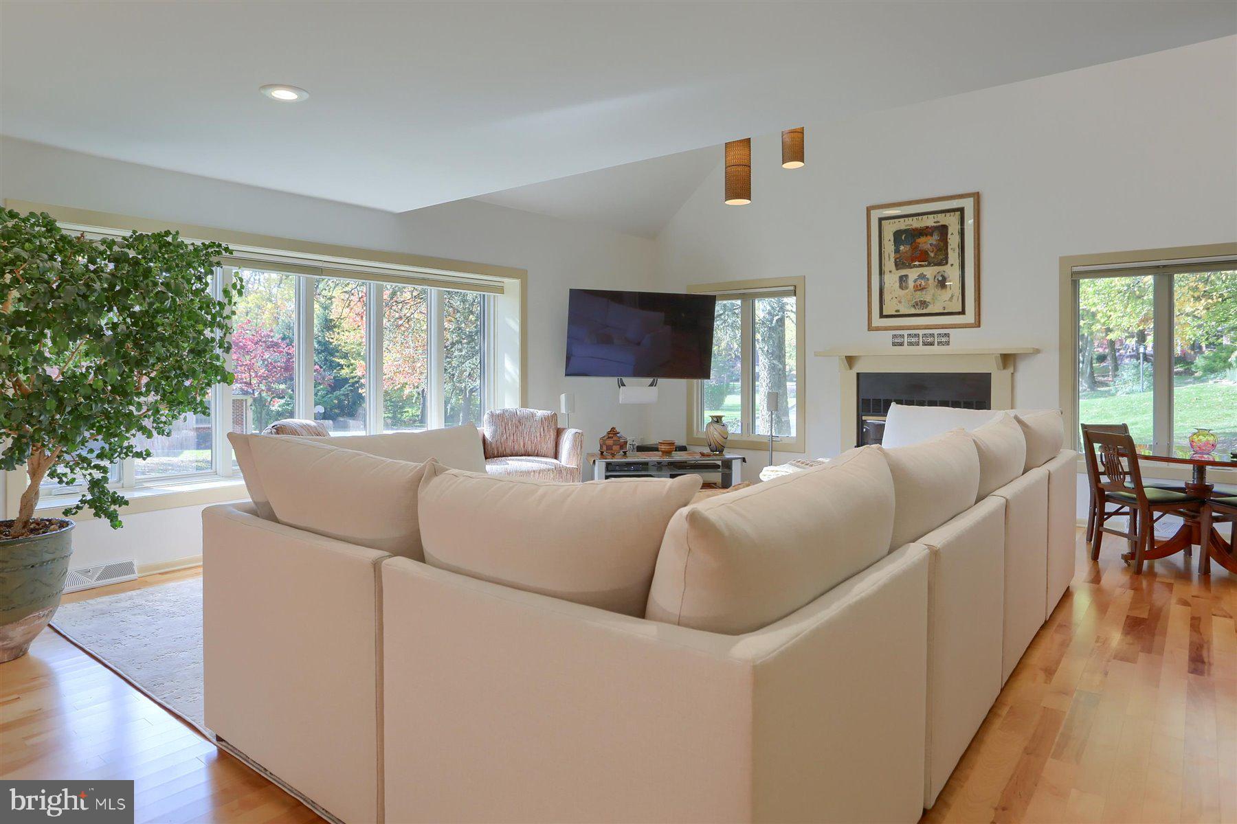 FOREST HILLS - Residential