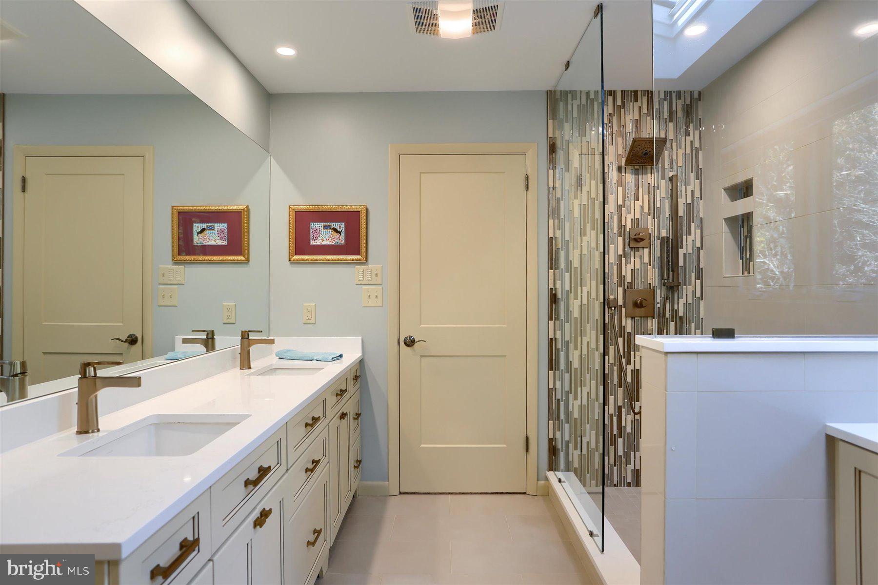 FOREST HILLS - Residential