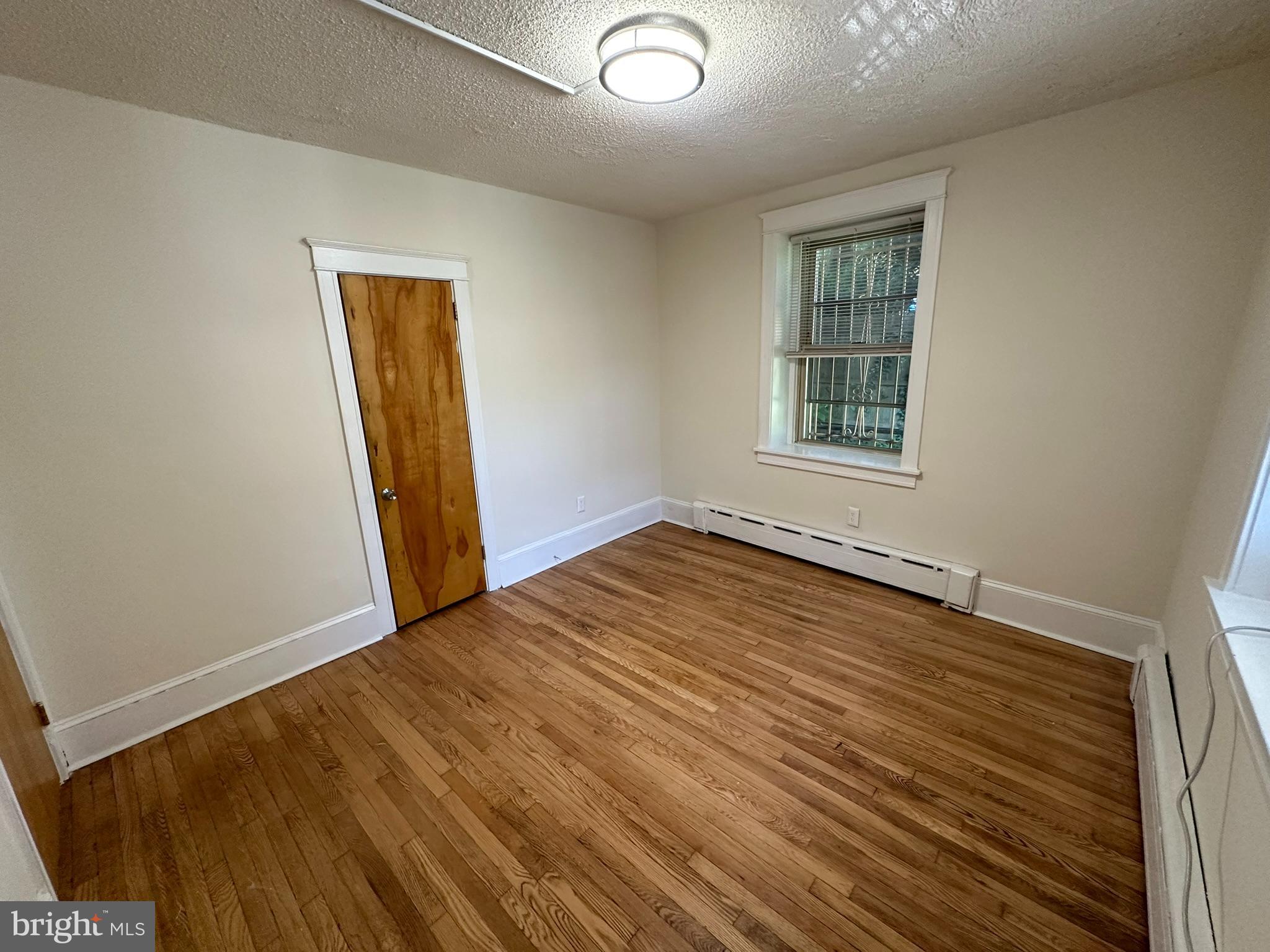 EAST FALLS - Residential Lease