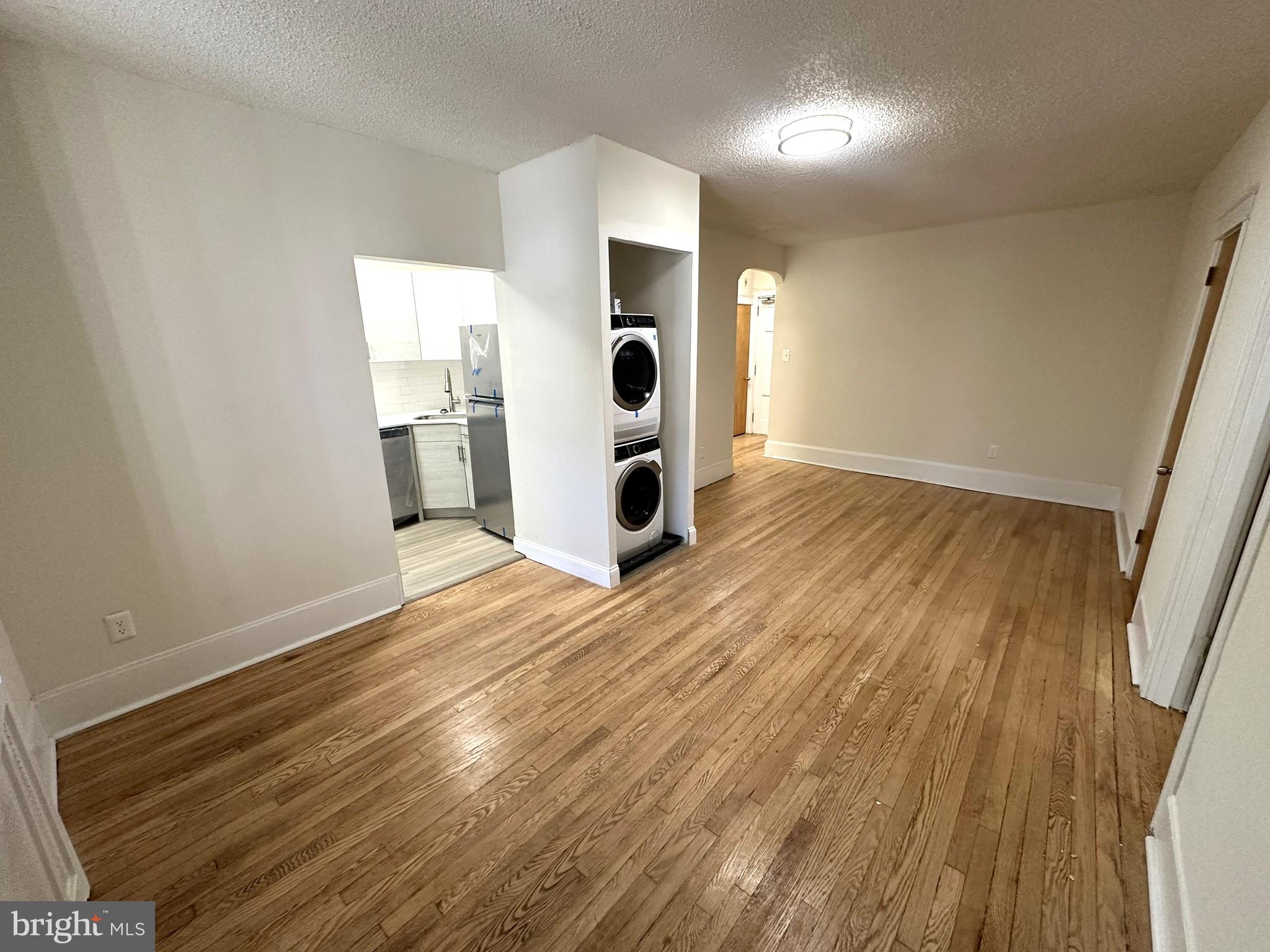 EAST FALLS - Residential Lease