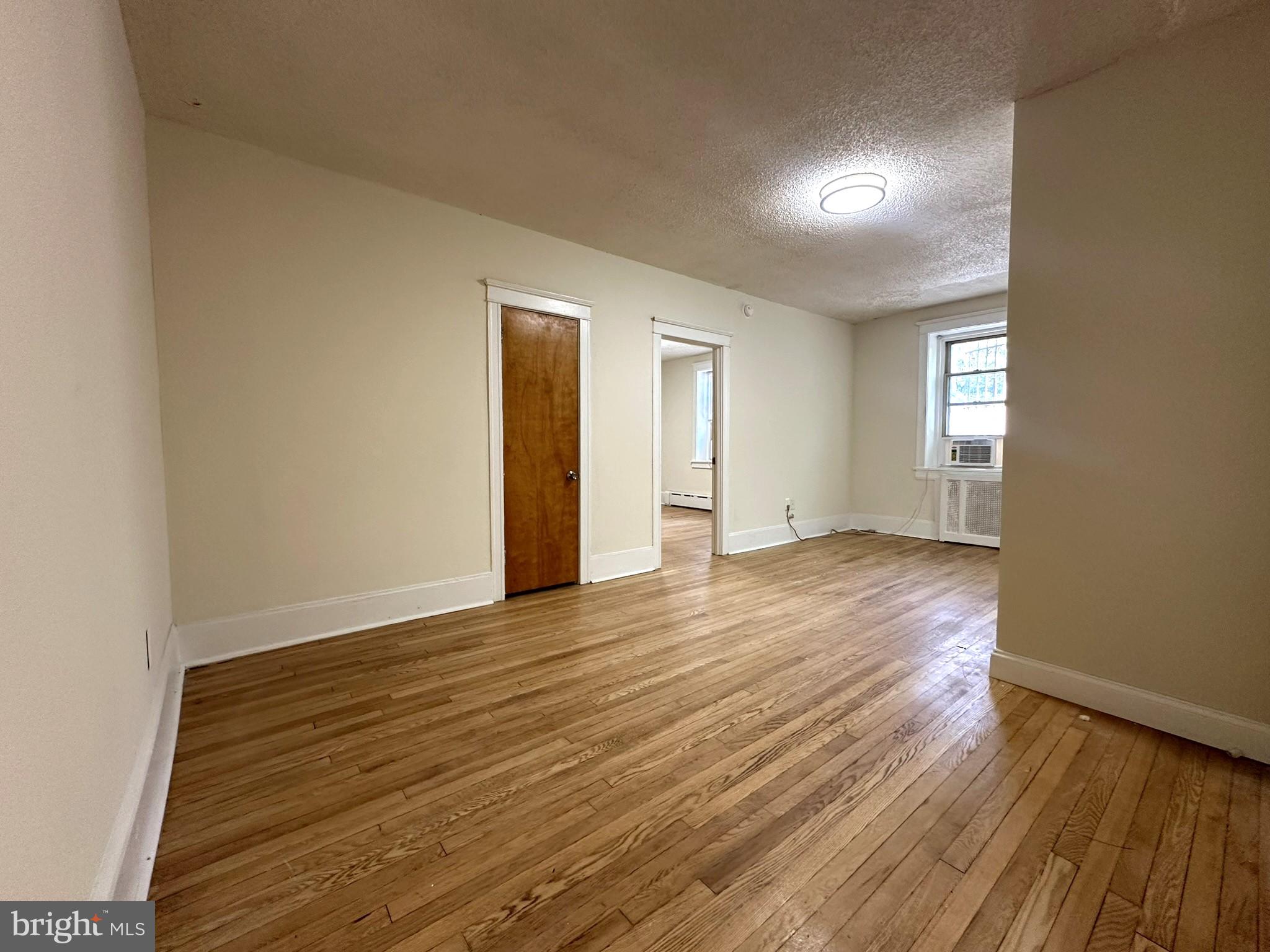 EAST FALLS - Residential Lease