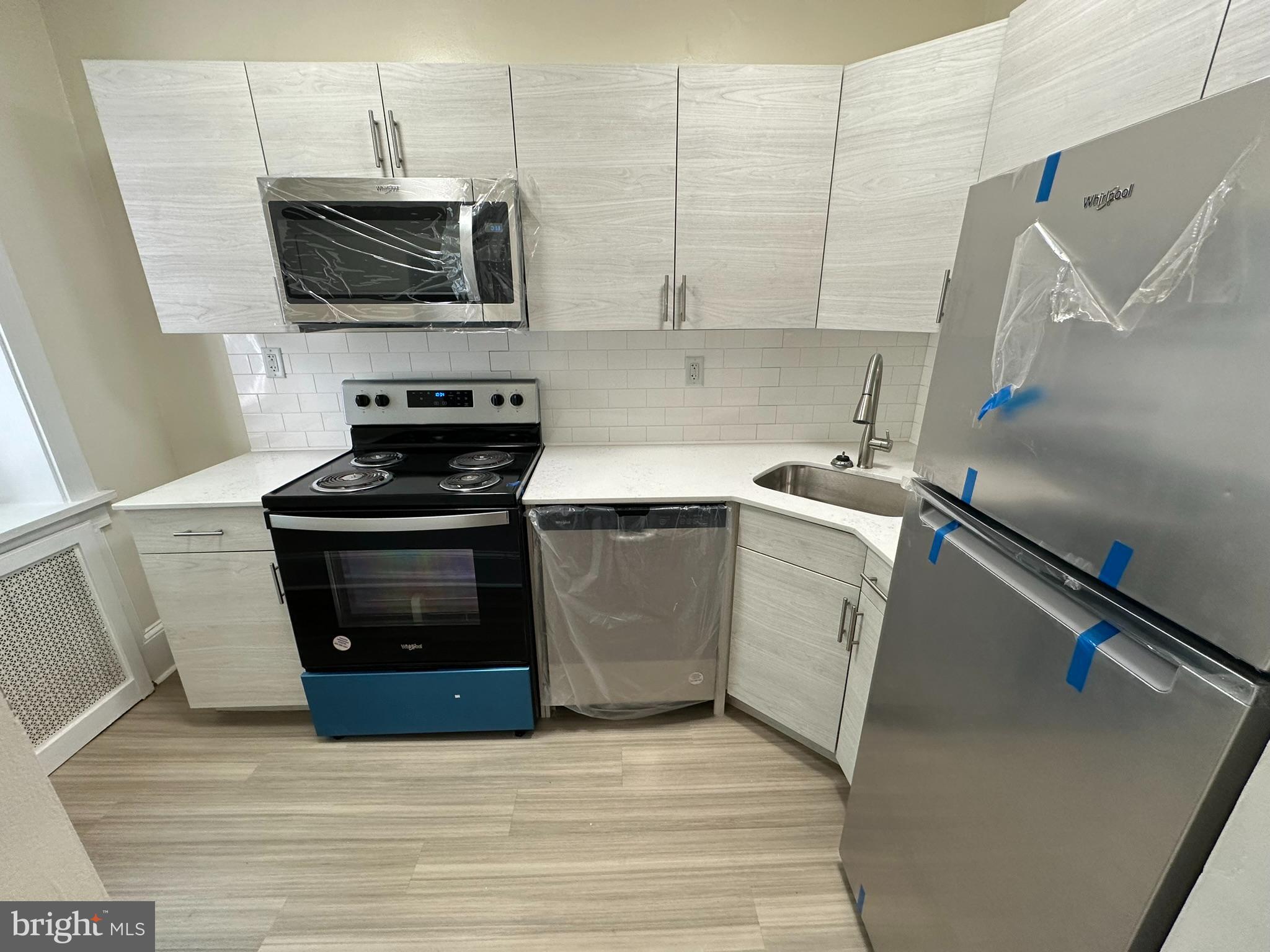 EAST FALLS - Residential Lease