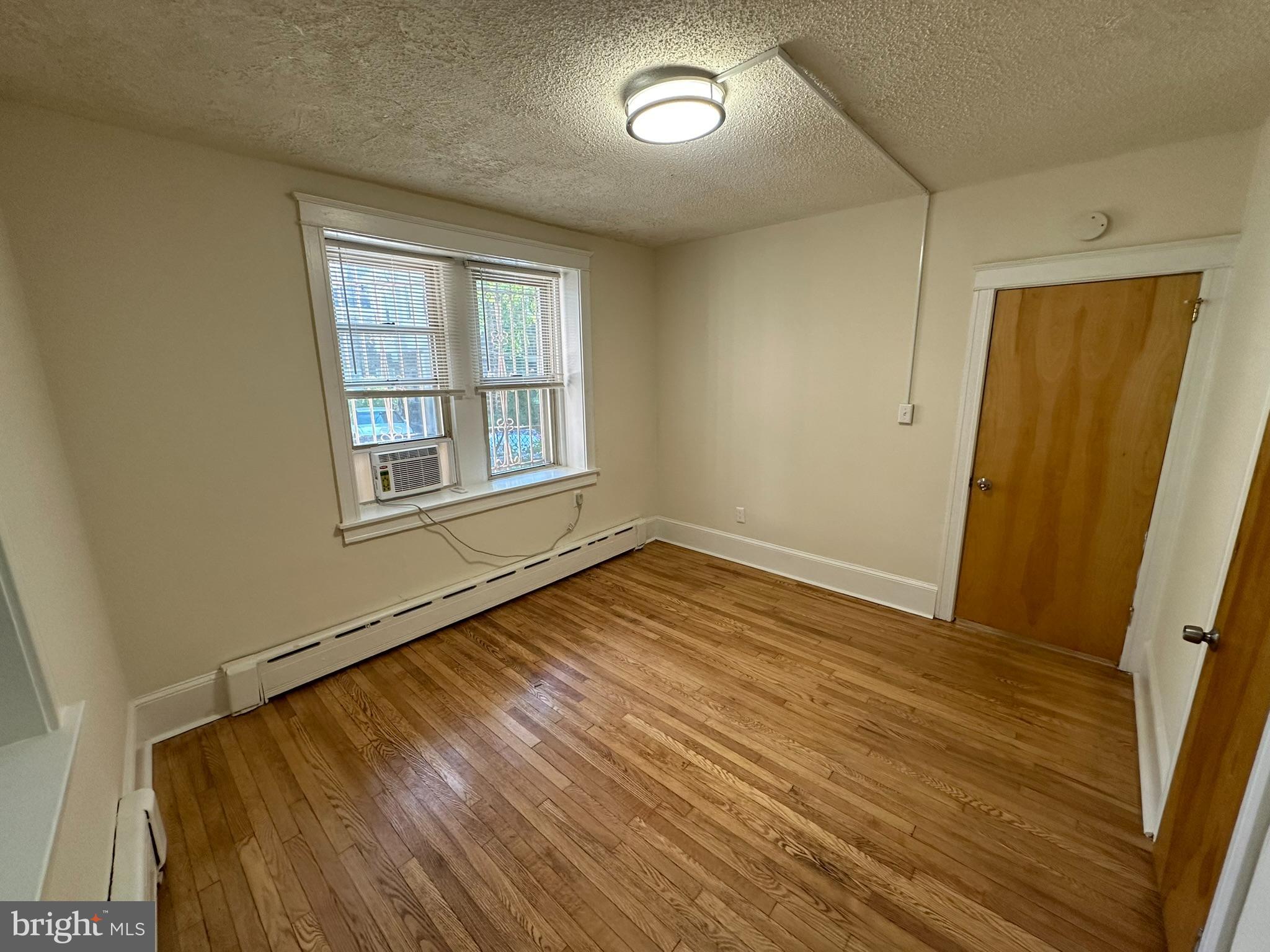 EAST FALLS - Residential Lease