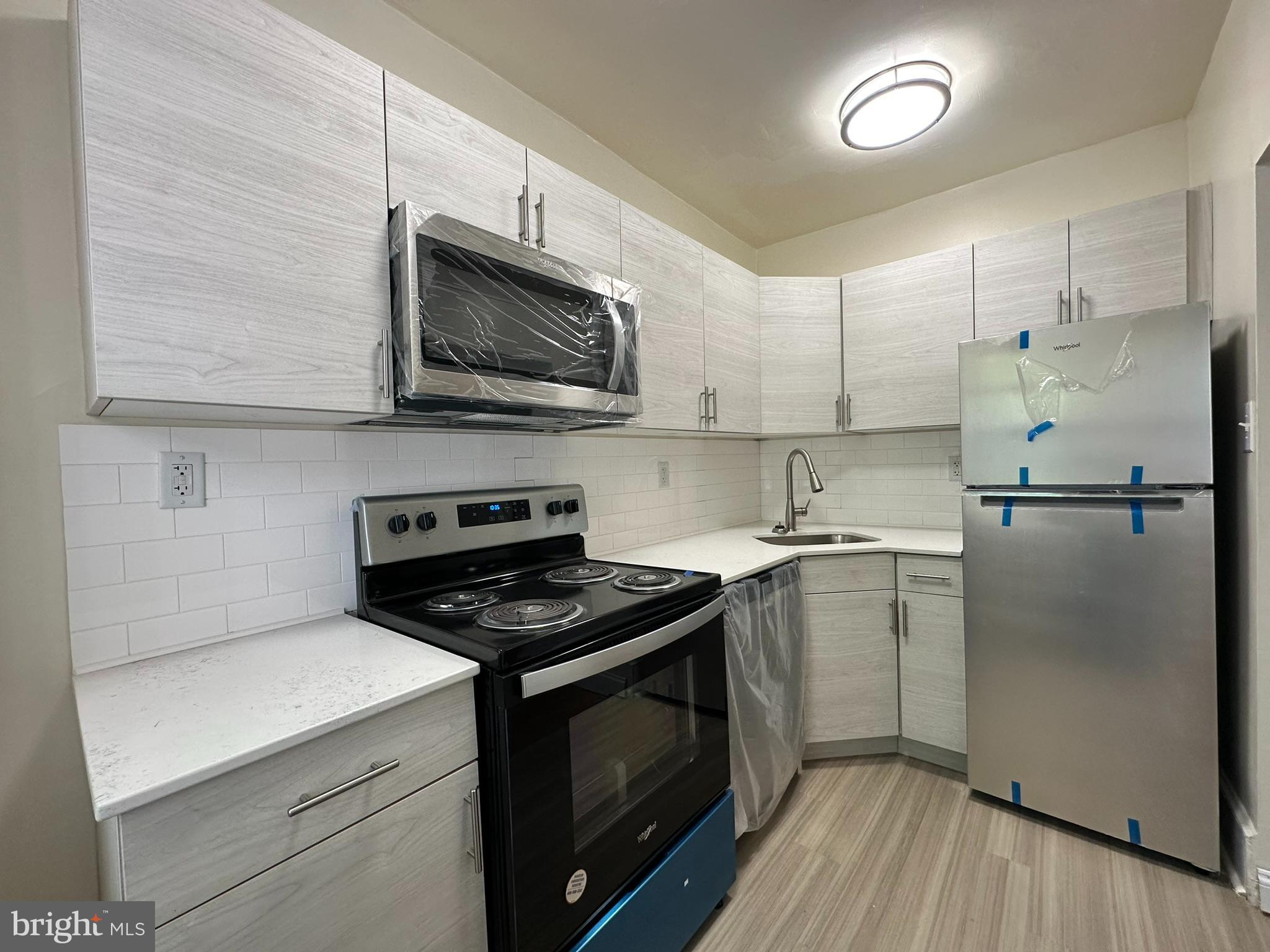 EAST FALLS - Residential Lease