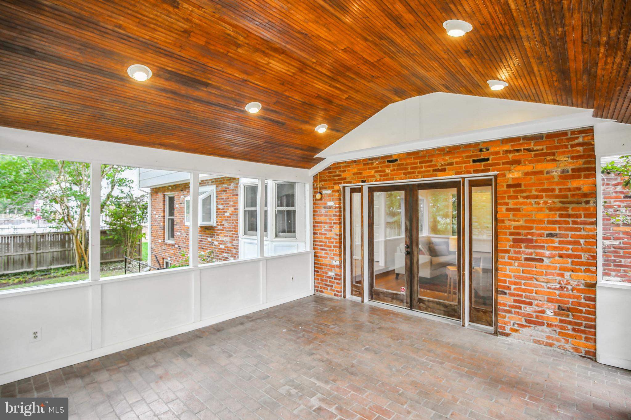 WAYNEWOOD - Residential