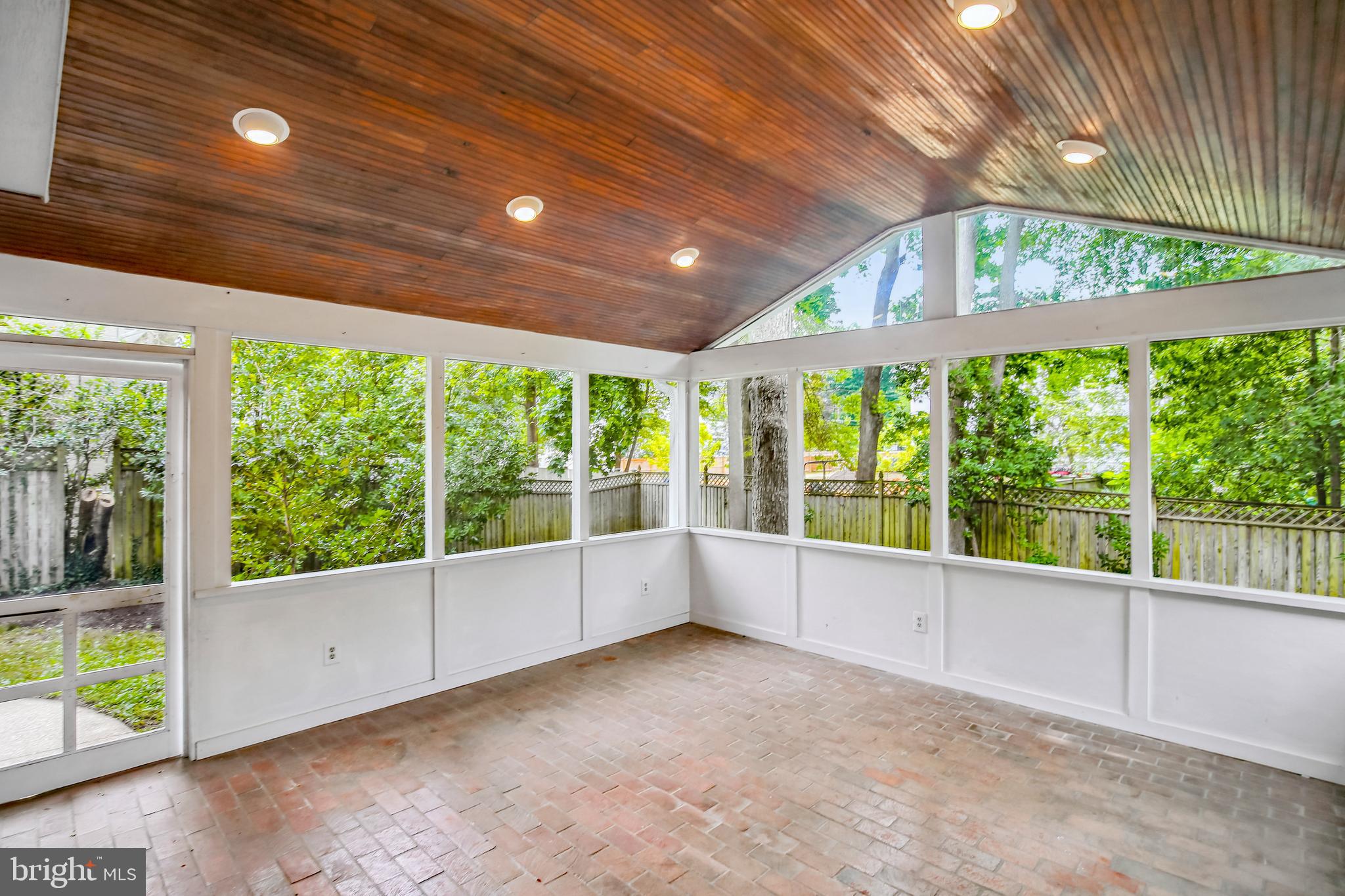 WAYNEWOOD - Residential