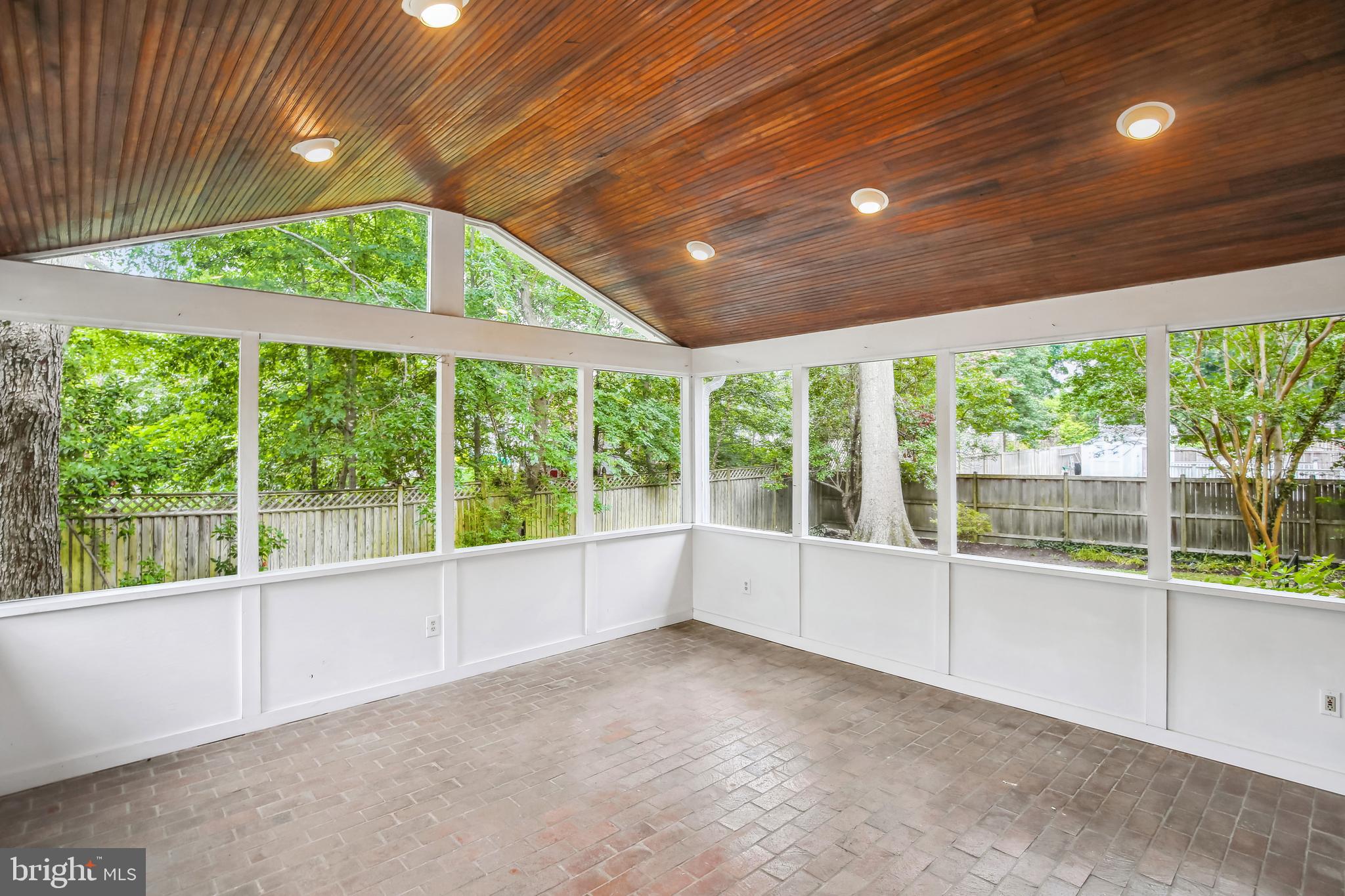 WAYNEWOOD - Residential