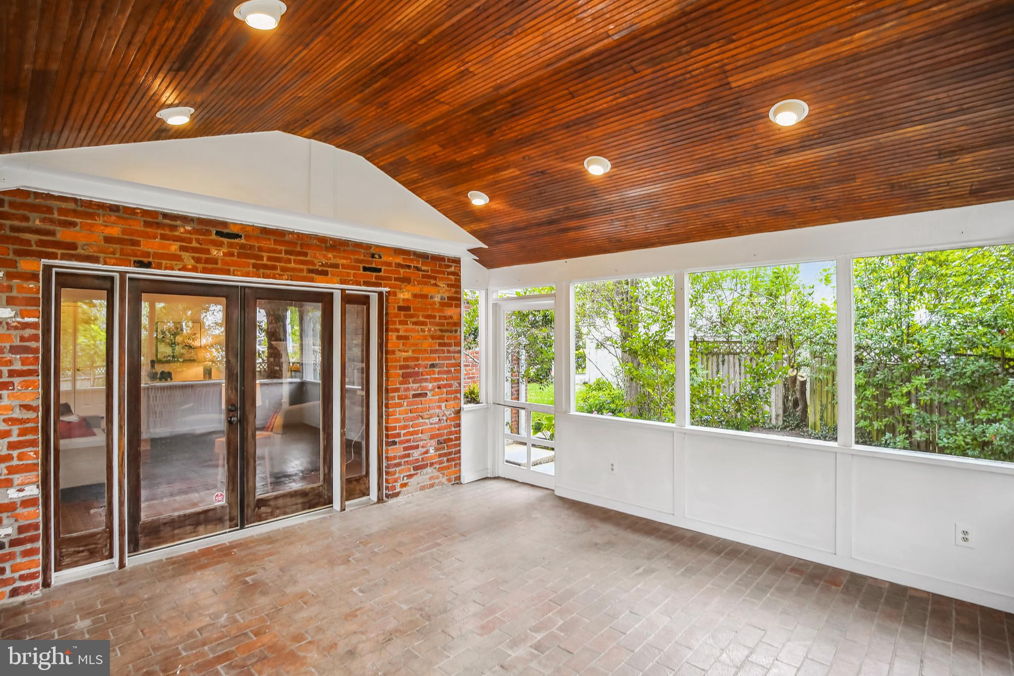 WAYNEWOOD - Residential