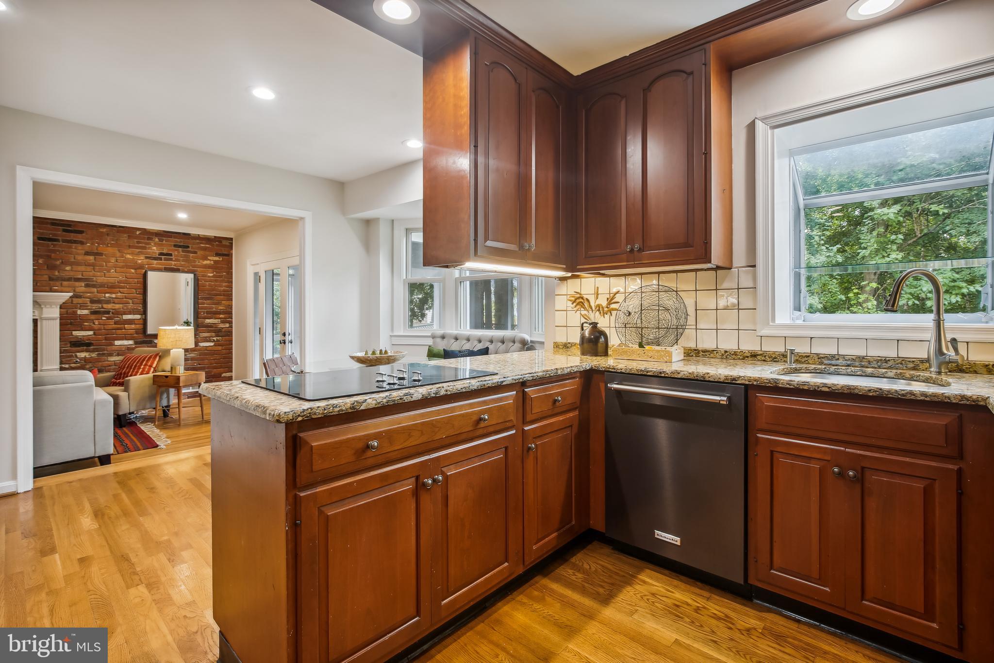 WAYNEWOOD - Residential