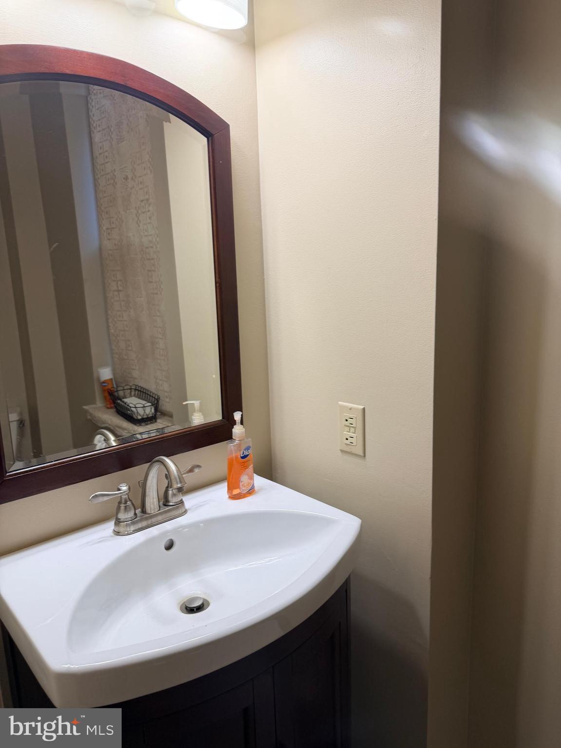 LOWER MOYAMENSING - Commercial Sale