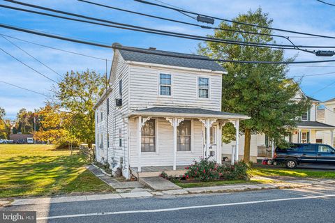 Homes For Sale - 605 Fifth Street<br/> DELAWARE CITY, DE 19706