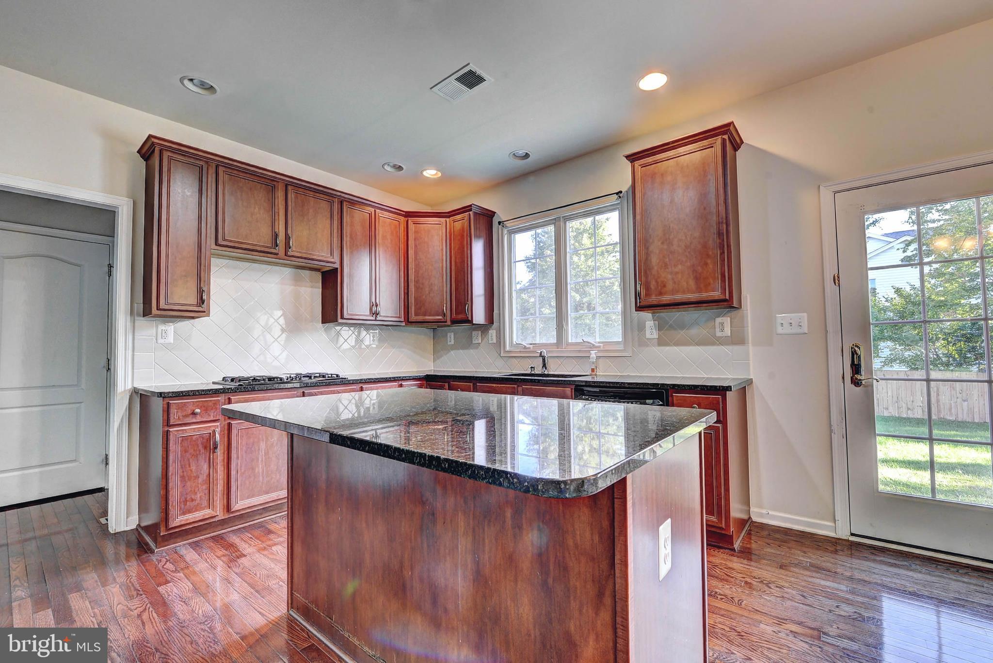 LOUDOUN VALLEY ESTATES 2 - Residential Lease