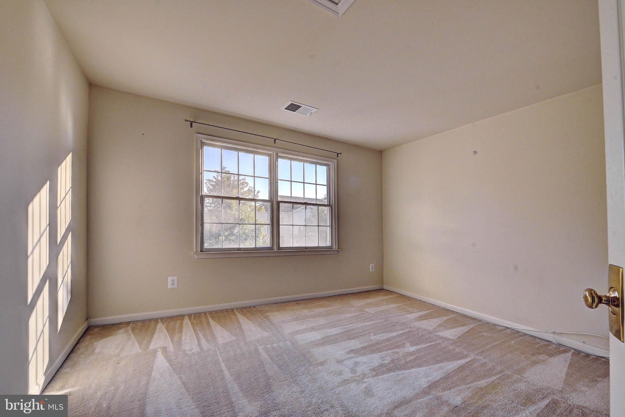 LOUDOUN VALLEY ESTATES 2 - Residential Lease