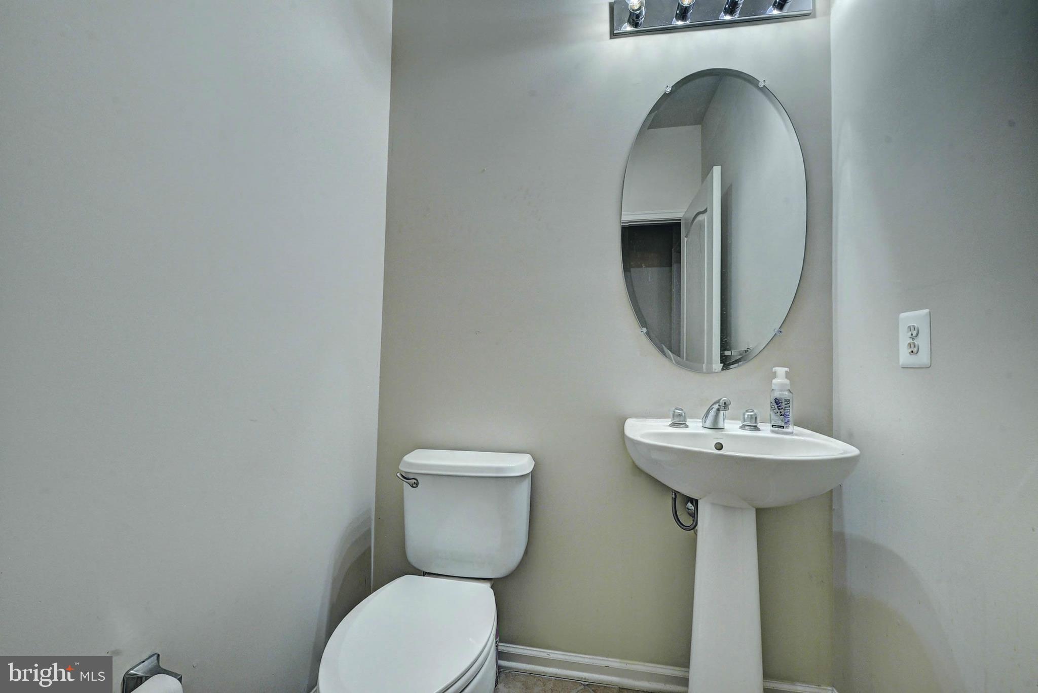 LOUDOUN VALLEY ESTATES 2 - Residential Lease