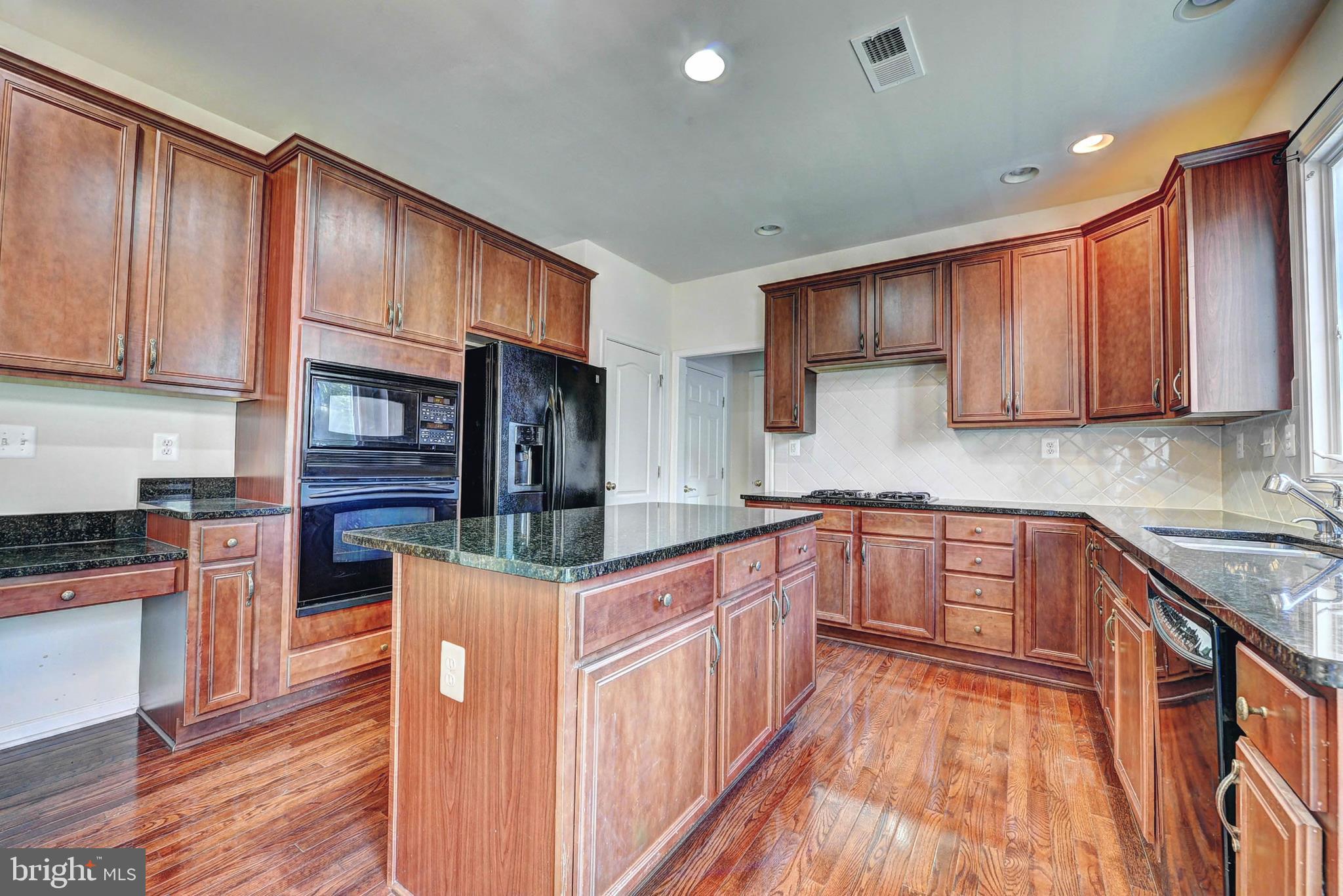 LOUDOUN VALLEY ESTATES 2 - Residential Lease