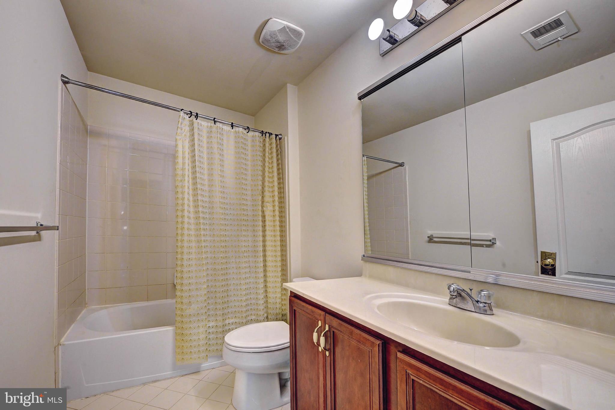 LOUDOUN VALLEY ESTATES 2 - Residential Lease