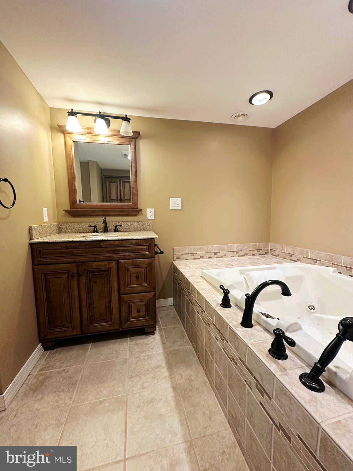 COLONIAL HEIGHTS - Residential