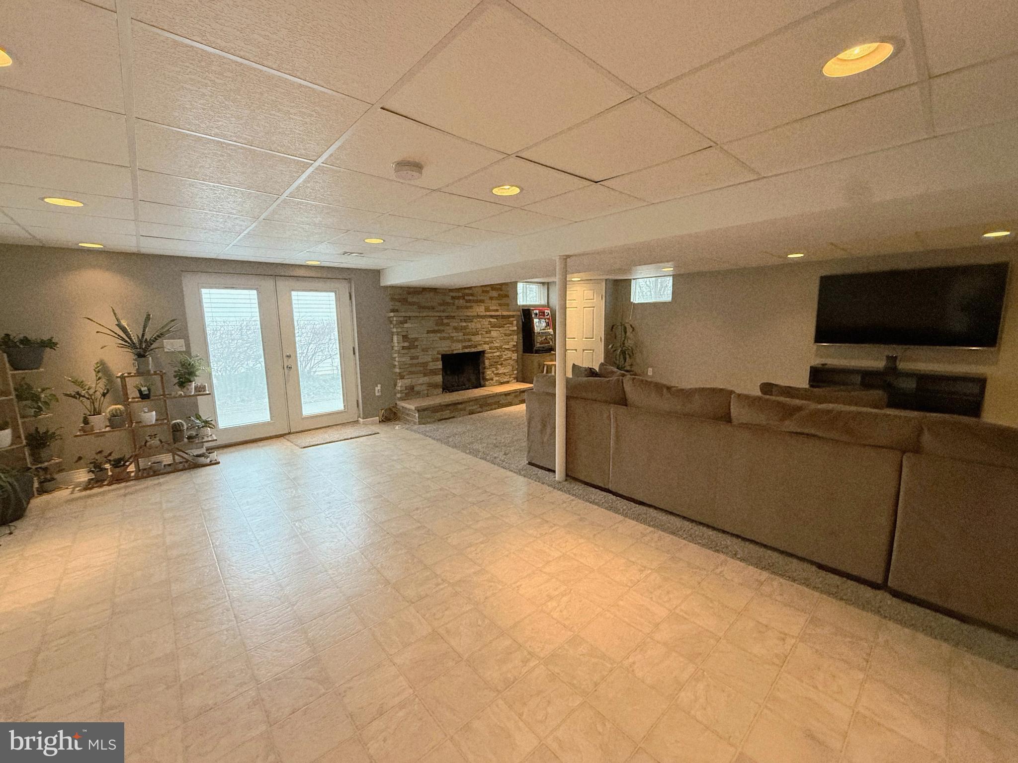 COLONIAL HEIGHTS - Residential