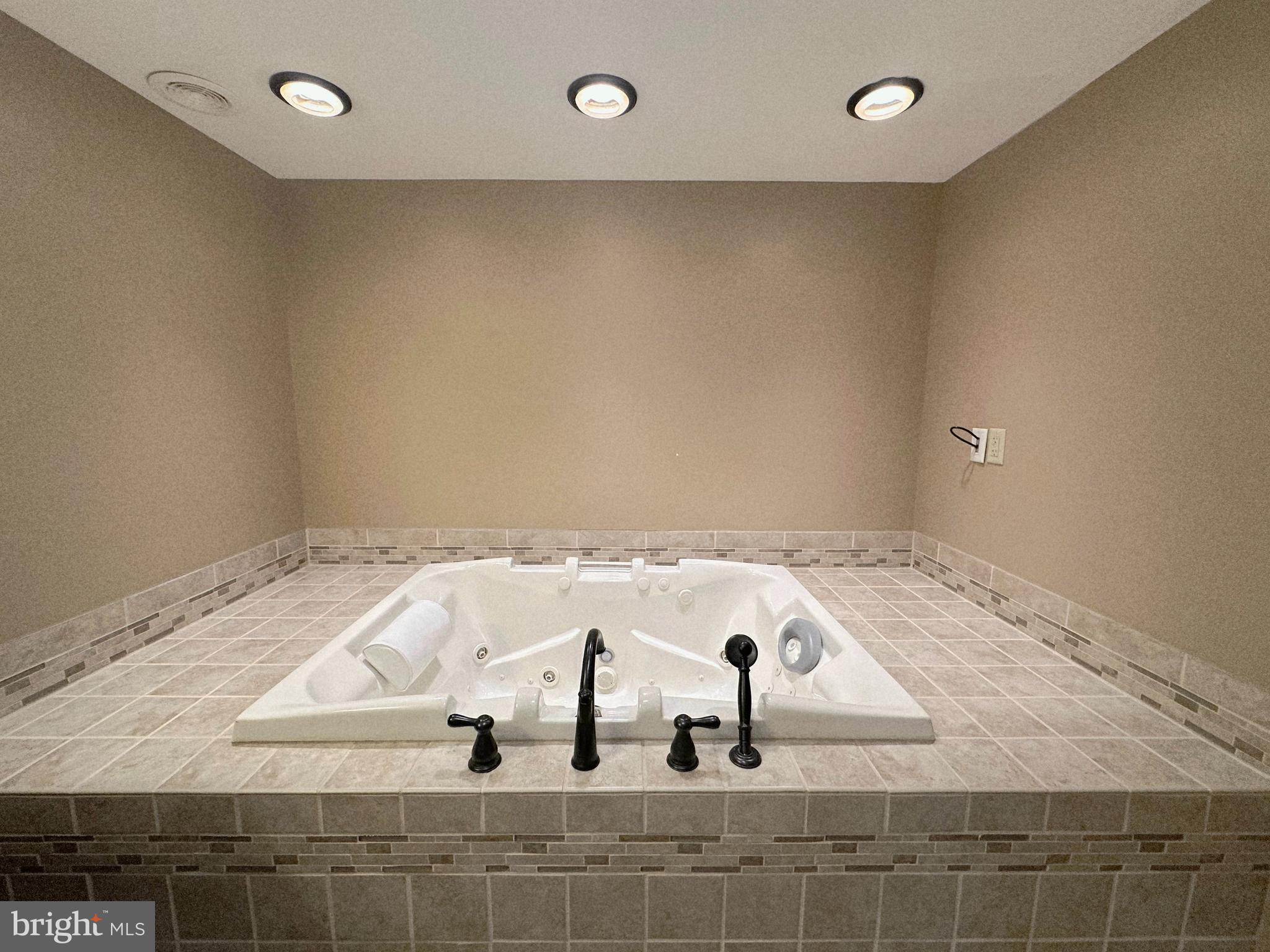 COLONIAL HEIGHTS - Residential