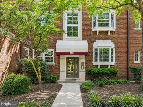 Photo of 2103 N Scott Street #84, ARLINGTON, VA 22209 (MLS # VAAR2079108)