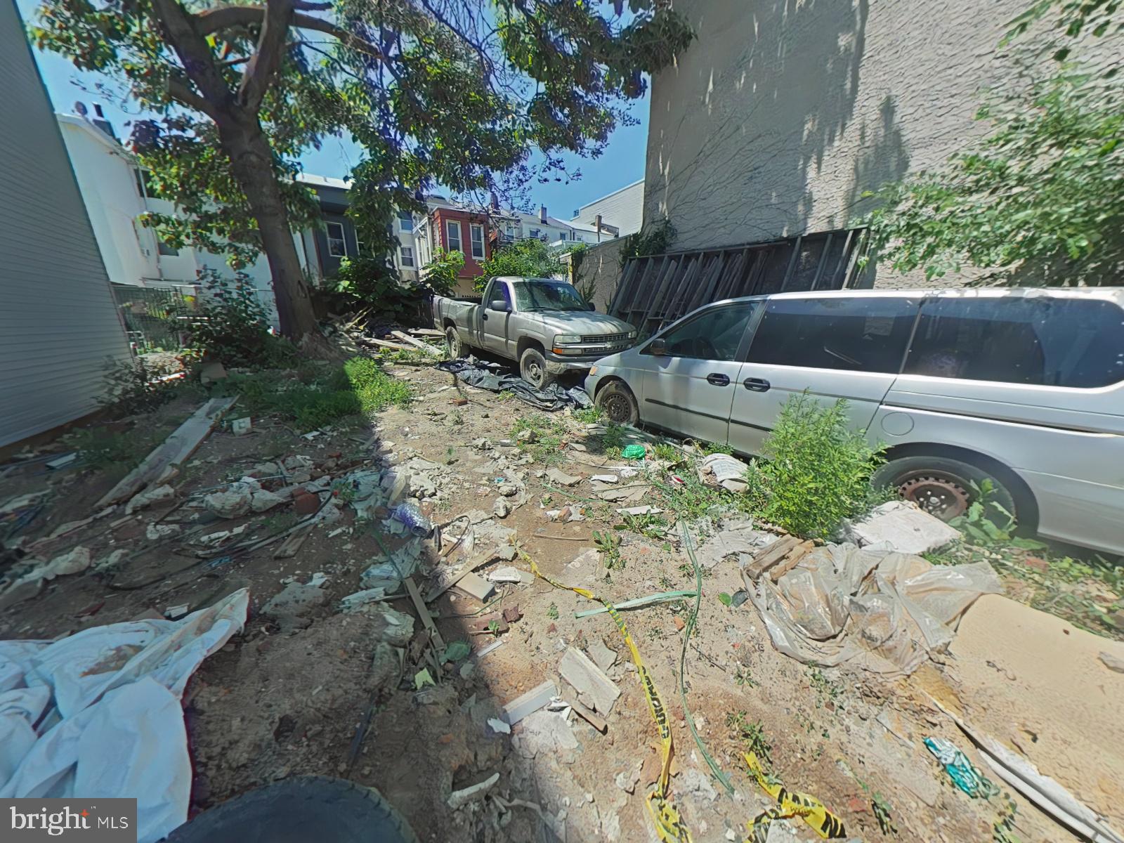 NORRIS SQUARE - Land