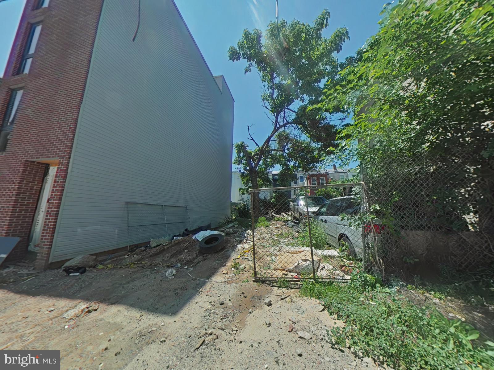 NORRIS SQUARE - Land