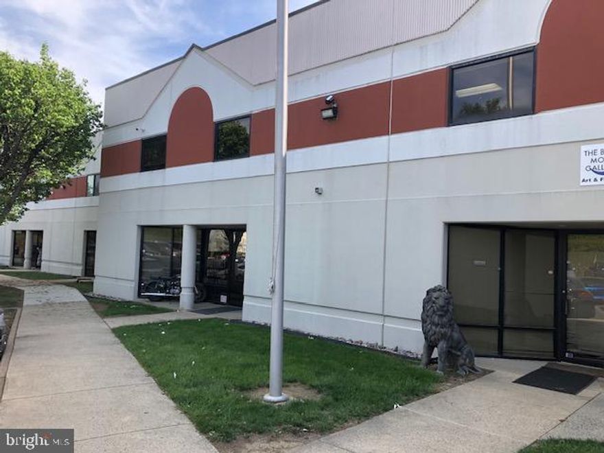 LISTED AT $20.00/SF NNN, THIS IS AN AWESOME INDUSTRIAL WAREHOUSE CONDO, TOTALING 5,593SF, IN MERCURE INDUSTRIAL PARK, STERLING, VA! THE PD-GI ZONING ALLOWS FOR MANY PERMITTED USES, INCLUDING AUTOMOTIVE! OF COURSE, ALL OF THE TRADES SUCH AS PLUMBING, ELECTRICAL, CONSTRUCTION, ETC. WOULD FIND THIS TO BE A TERRIFIC PROPERTY. IN ADDITION, MOVING AND STORAGE, FURNITURE, WAREHOUSE DISTRIBUTION, IMPORT/EXPORT COMPANIES WOULD BE FINE HERE TOO. THERE IS A VERY NICE OFFICE AREA IN FRONT, WITH A KITCHENETTE AND BATHROOM, WHICH LEADS TO AN OPEN WAREHOUSE SPACE WITH HIGH CEILINGS AND A LARGE DRIVE-IN DOOR. THERE IS A CEILING MOUNTED HEATER IN THE WAREHOUSE AS WELL.
THE PROPERTY IS IDEALLY SITUATED JUST OFF OF ROUTE 606 (OLD OX ROAD), NEAR THE DULLES TOLL ROAD. ROUTE 28 IS ALSO LOCATED NEARBY. ACCESS TO DULLES AIRPORT IS ALSO JUST OFF OF ROUTE 606. ANDERSON COMMERCIAL REAL ESTATE, INC.
