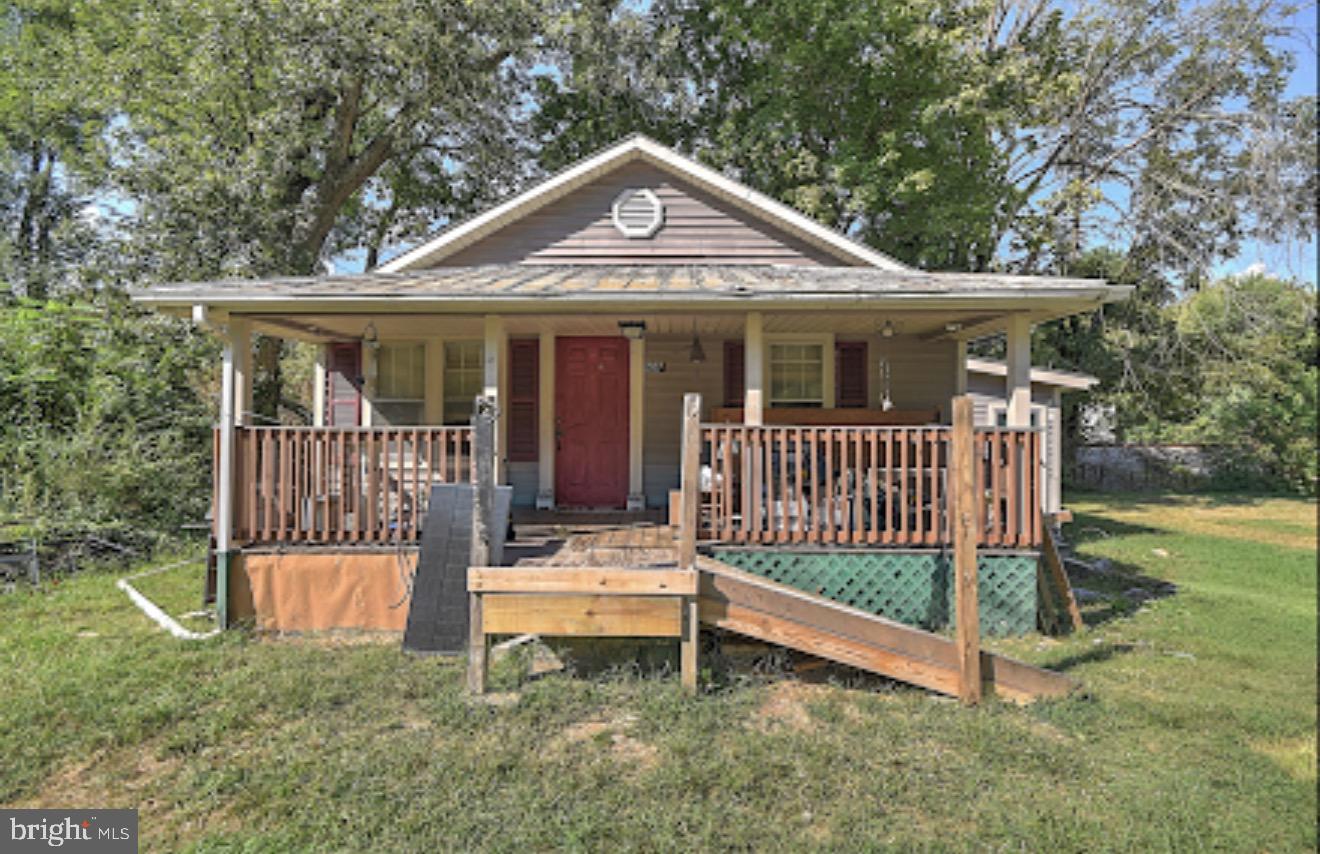 207 MAGNOLIA AVENUE