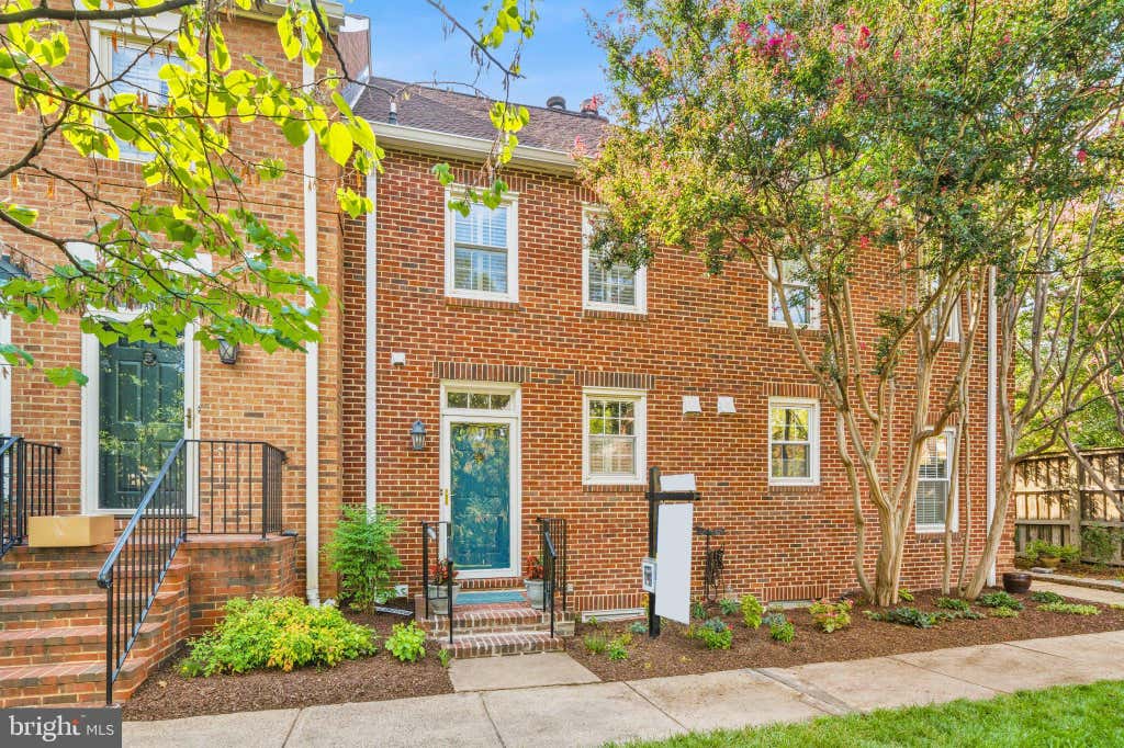 Photo of 403 Old Town Court, ALEXANDRIA, VA 22314 (MLS # VAAX2065544)