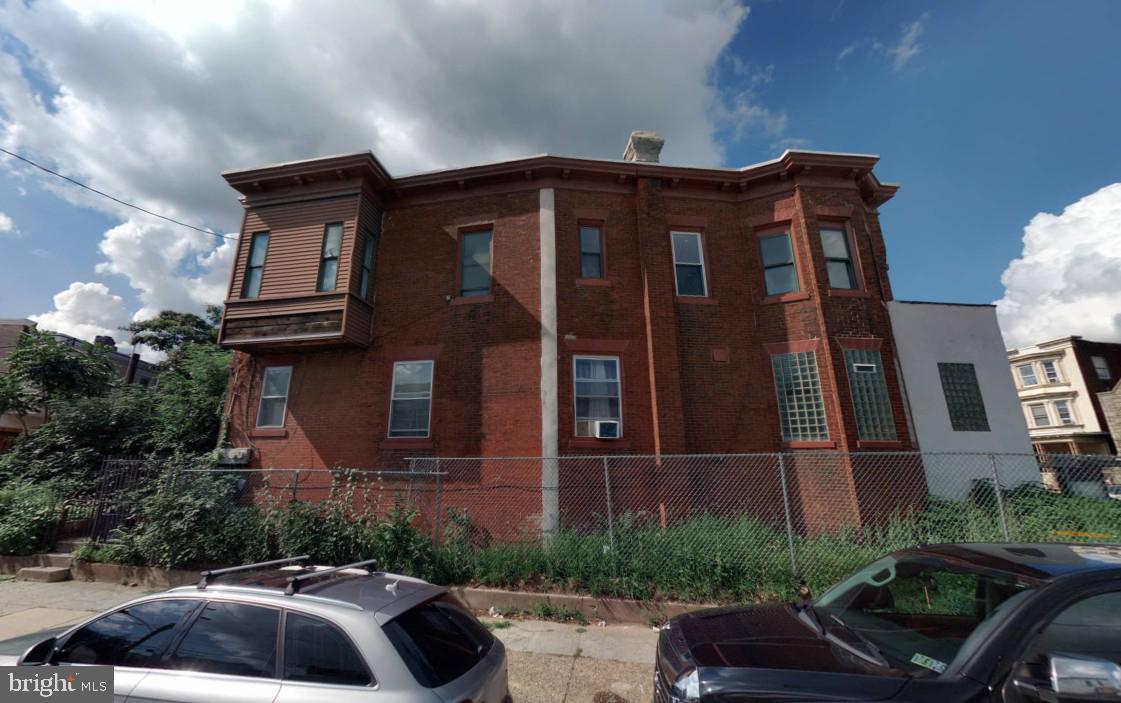 200 N 52ND STREET
