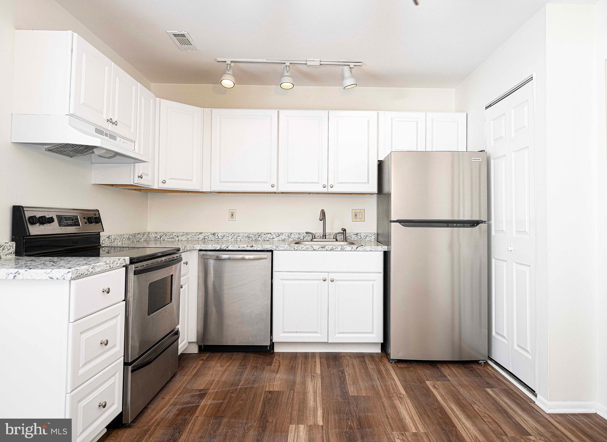 INGLESIDE - Residential