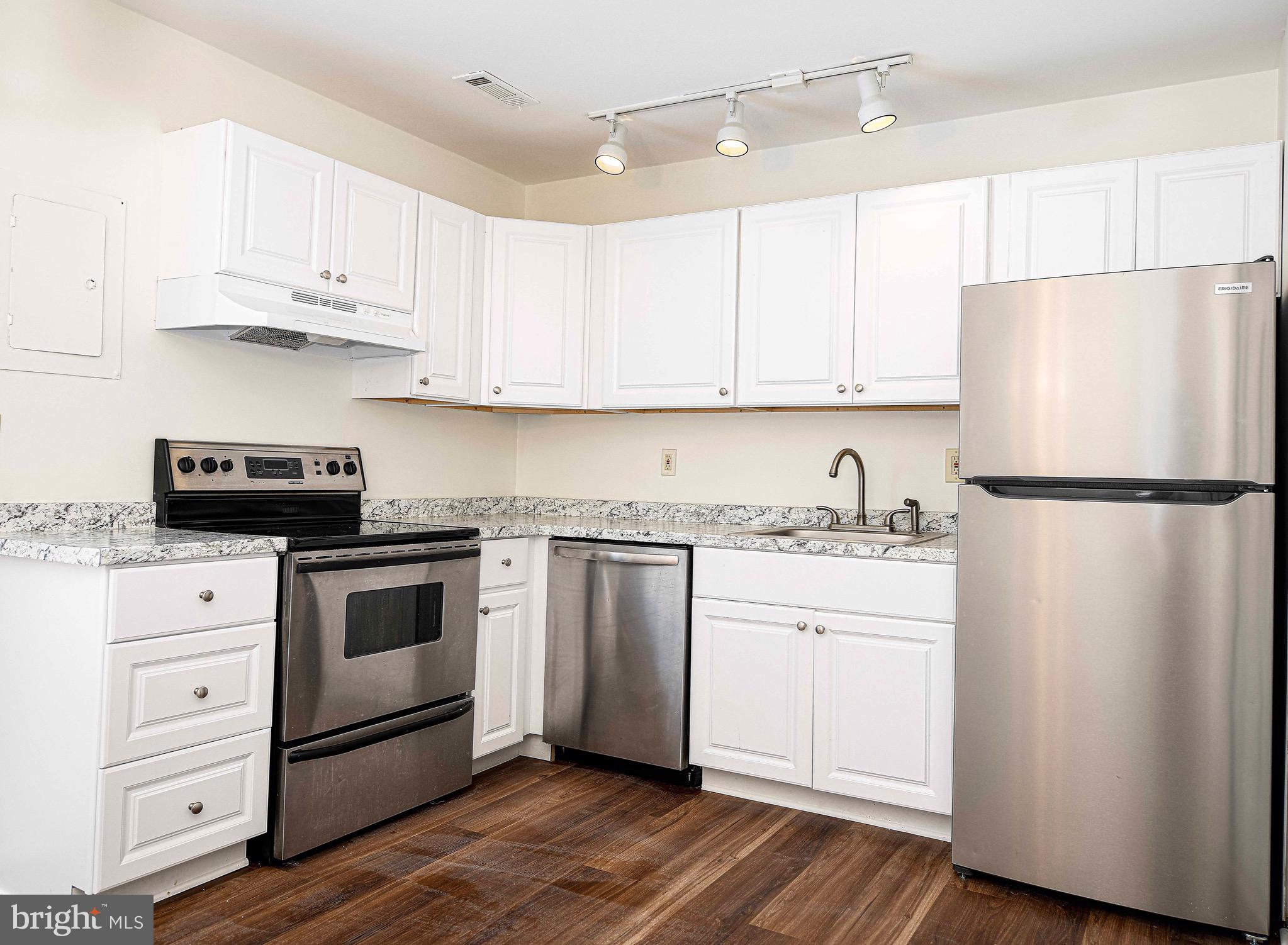 INGLESIDE - Residential