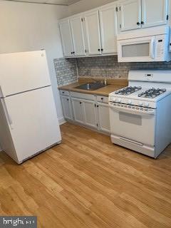 Just renovated! 3br, 1 full bathroom town home for rent. Wood floors throughout, new appliances, fridge, stove, microwave, washer, dryer, and lots more! Even a spacious back yard!