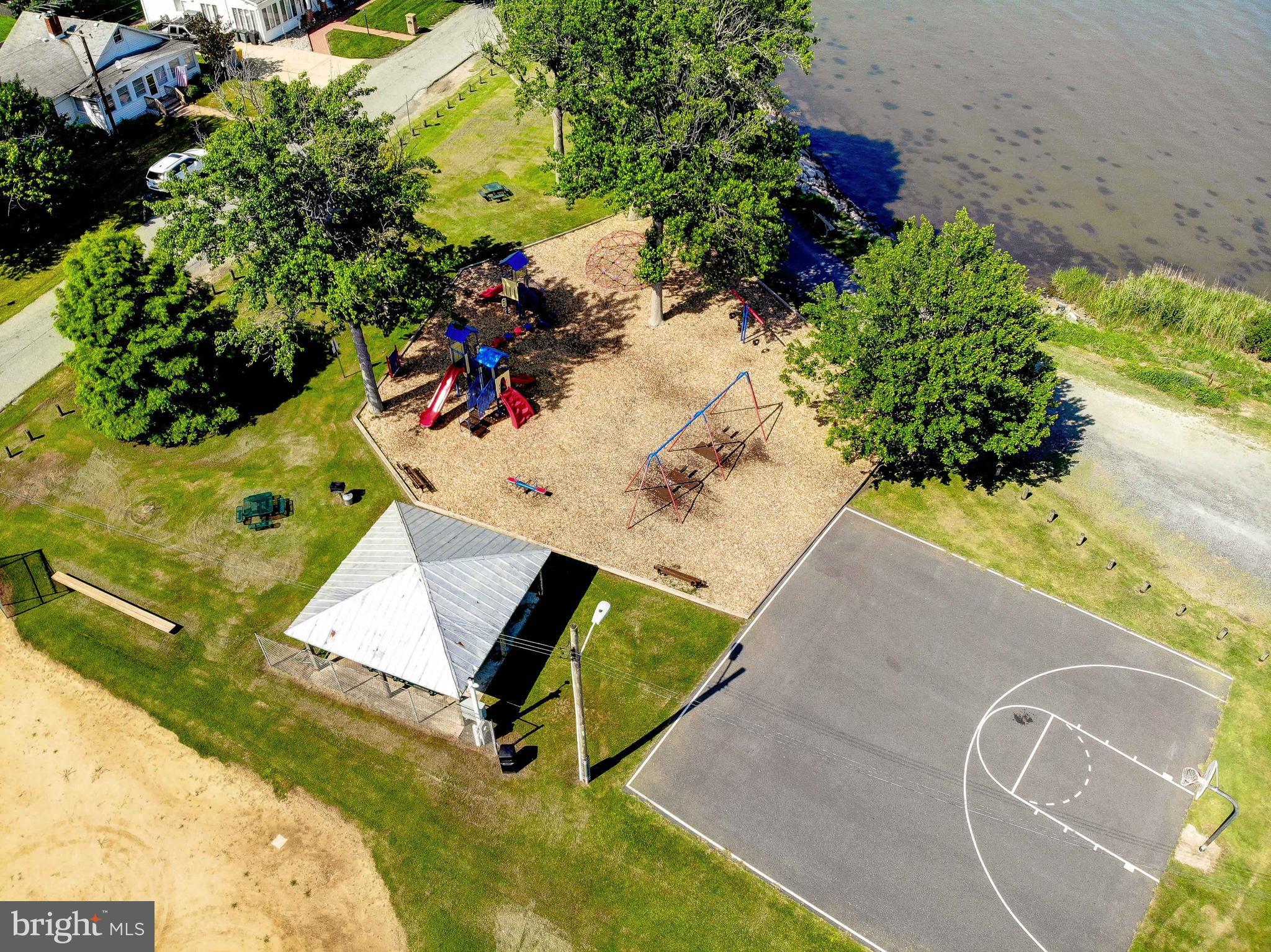 FRANKLIN MANOR - Residential